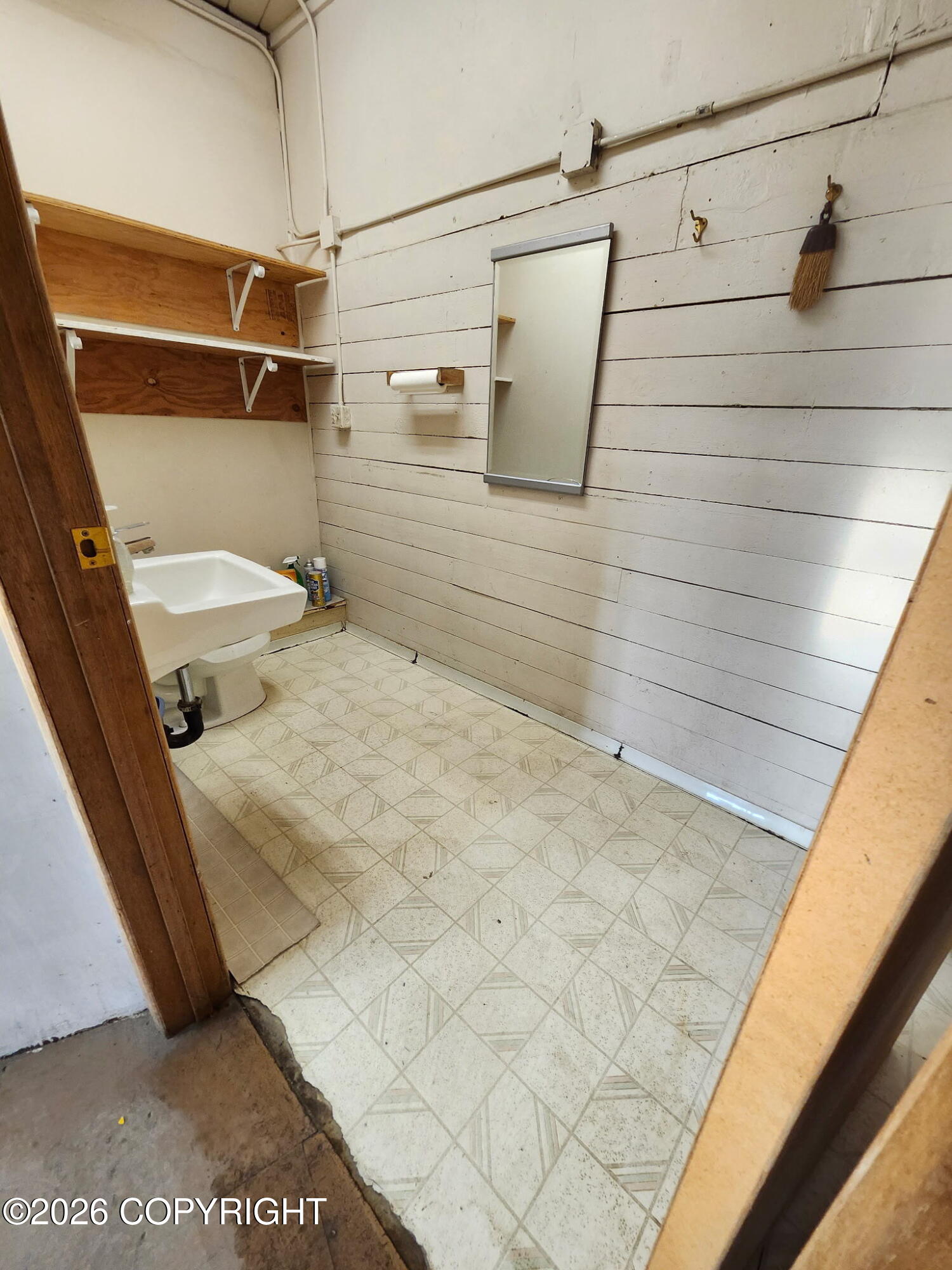 221 S Valley Way Property Photo 6