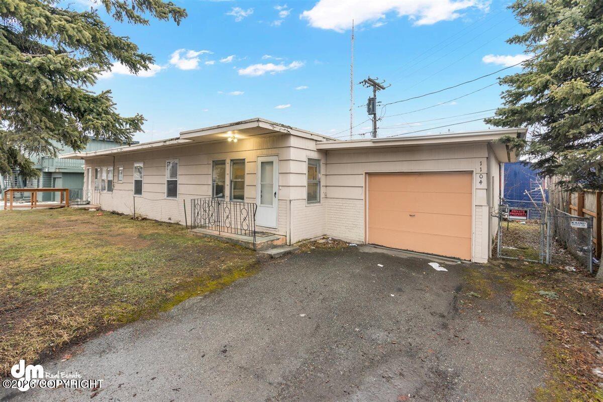 1102 W 29th Place Property Photo 1