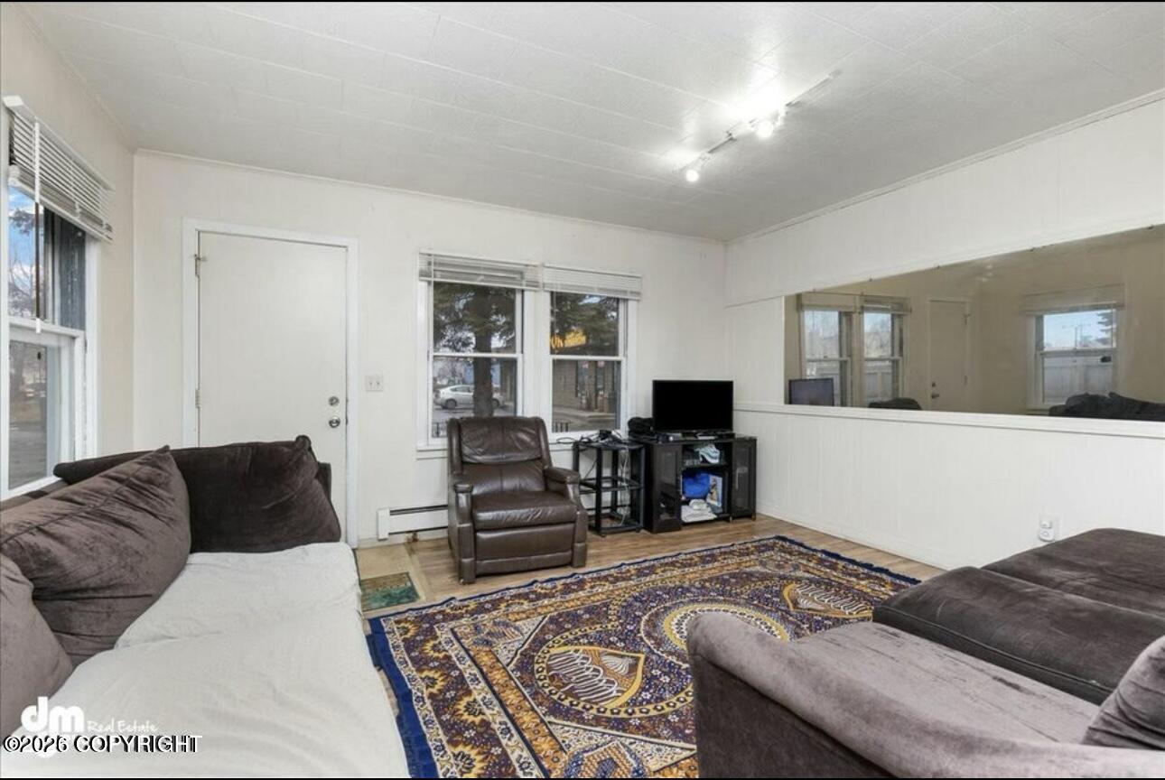 1102 W 29th Place Property Photo 5