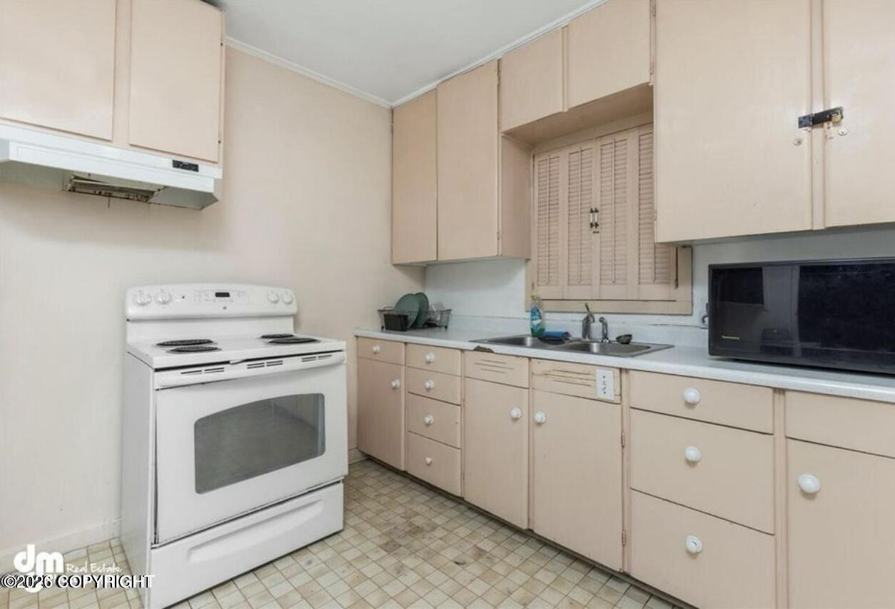 1102 W 29th Place Property Photo 29
