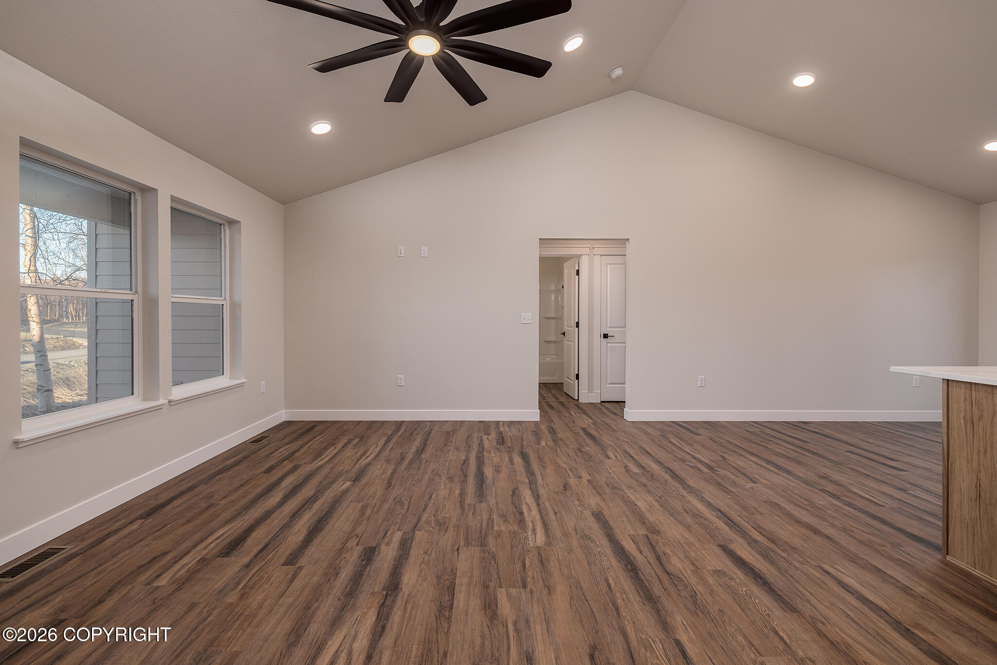 2403 N Woodside Circle Property Photo 6