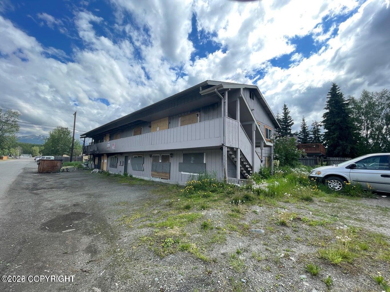 5242 E 26th Avenue Property Photo 2