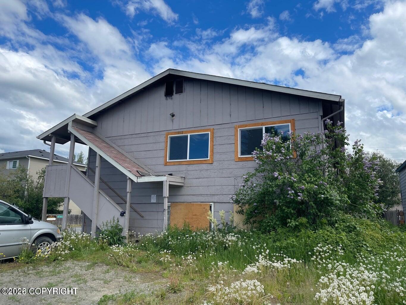 5242 E 26th Avenue Property Photo 3