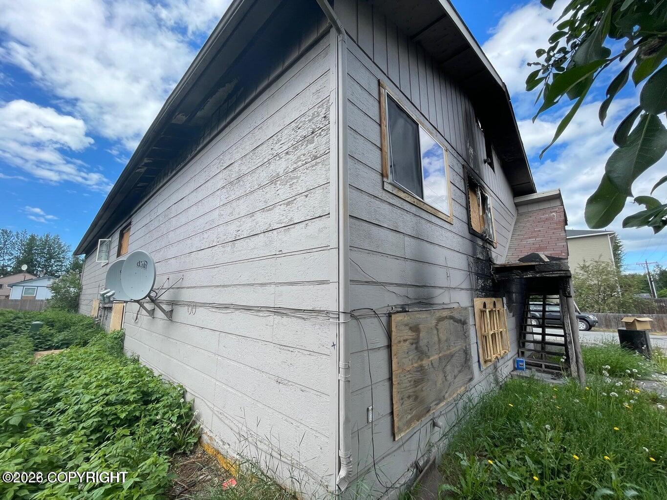 5242 E 26th Avenue Property Photo 4