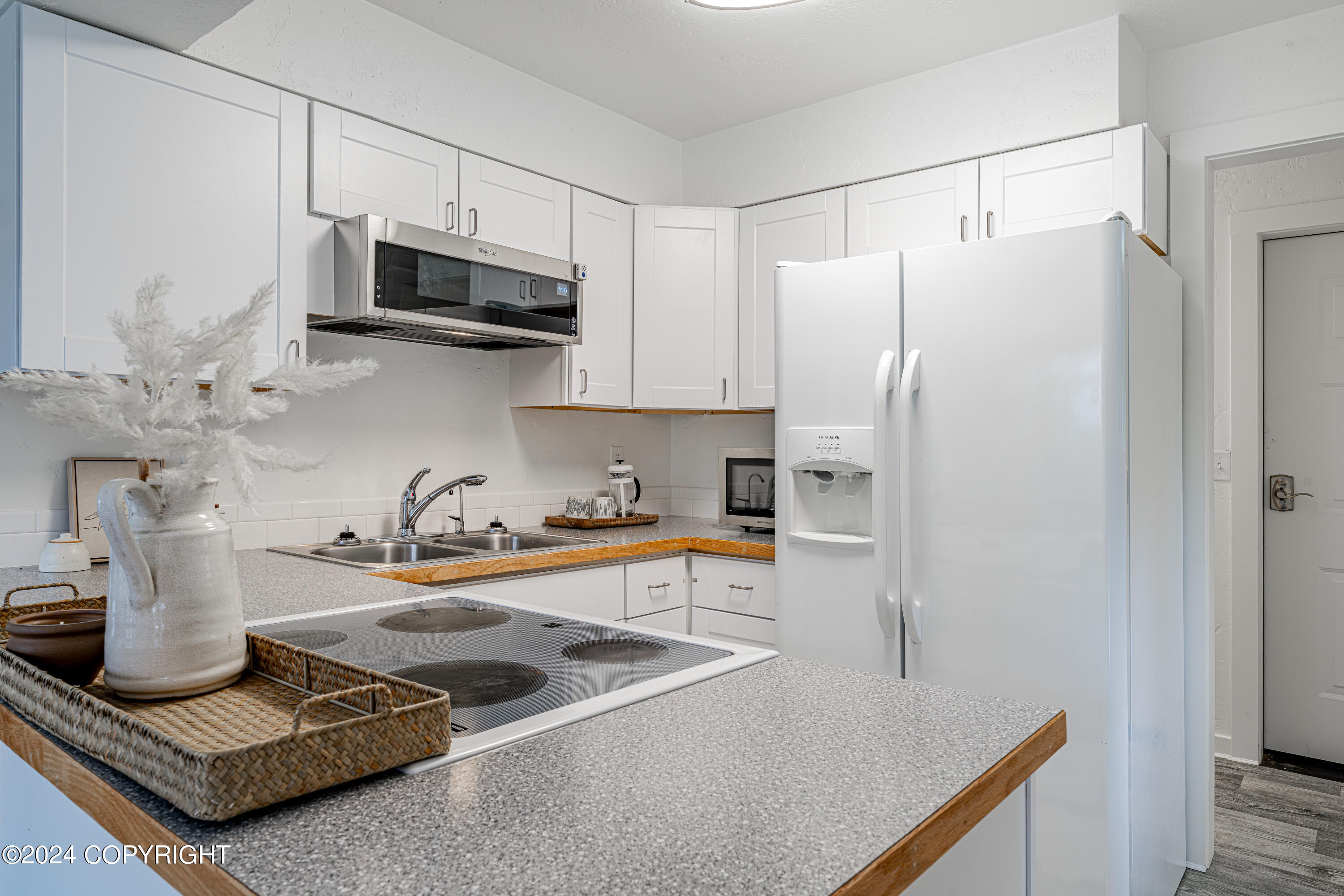 36420 Northern Lights Boulevard Property Photo 13