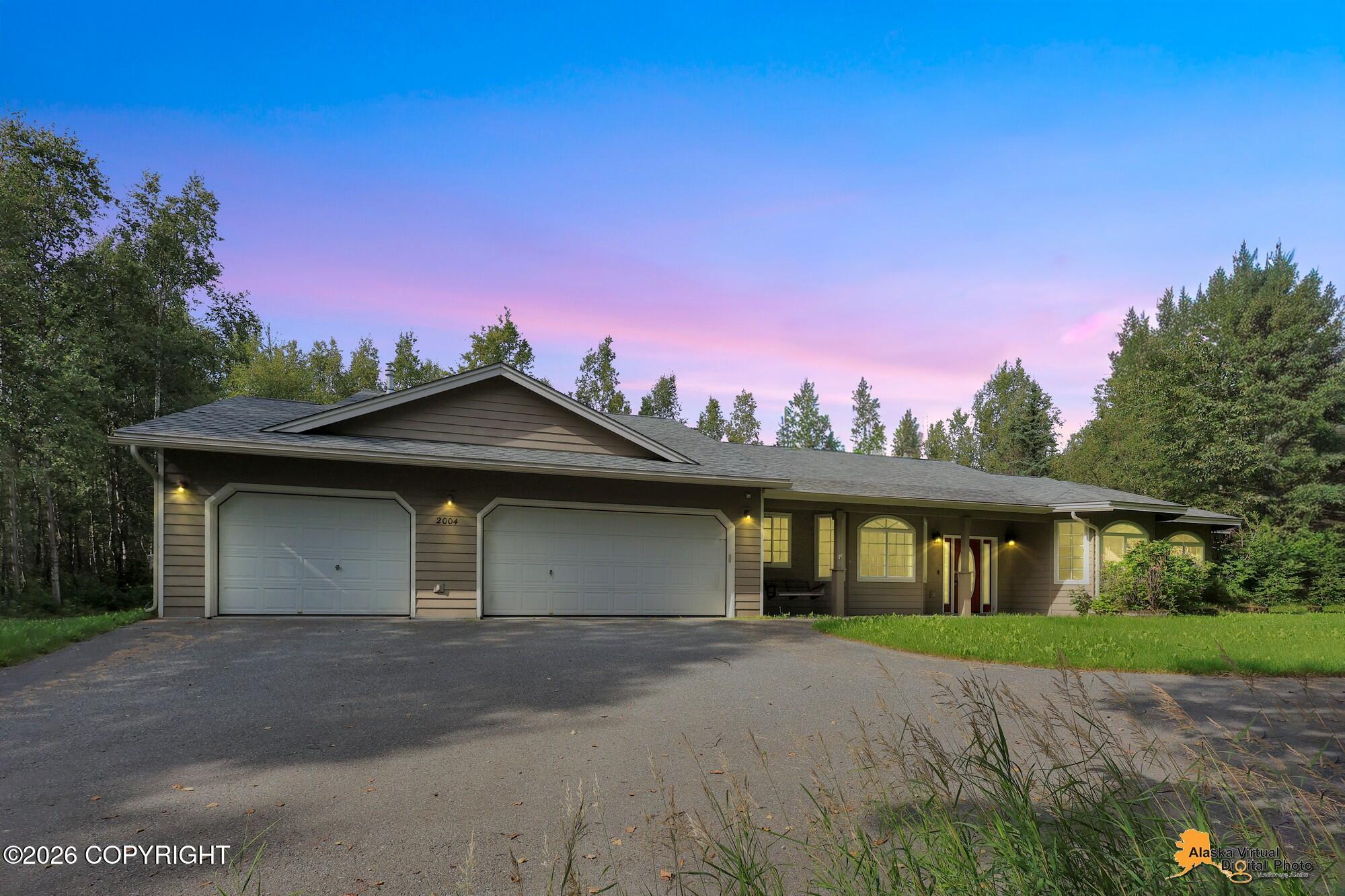 2004 N Saddle Horse Drive Property Photo 2