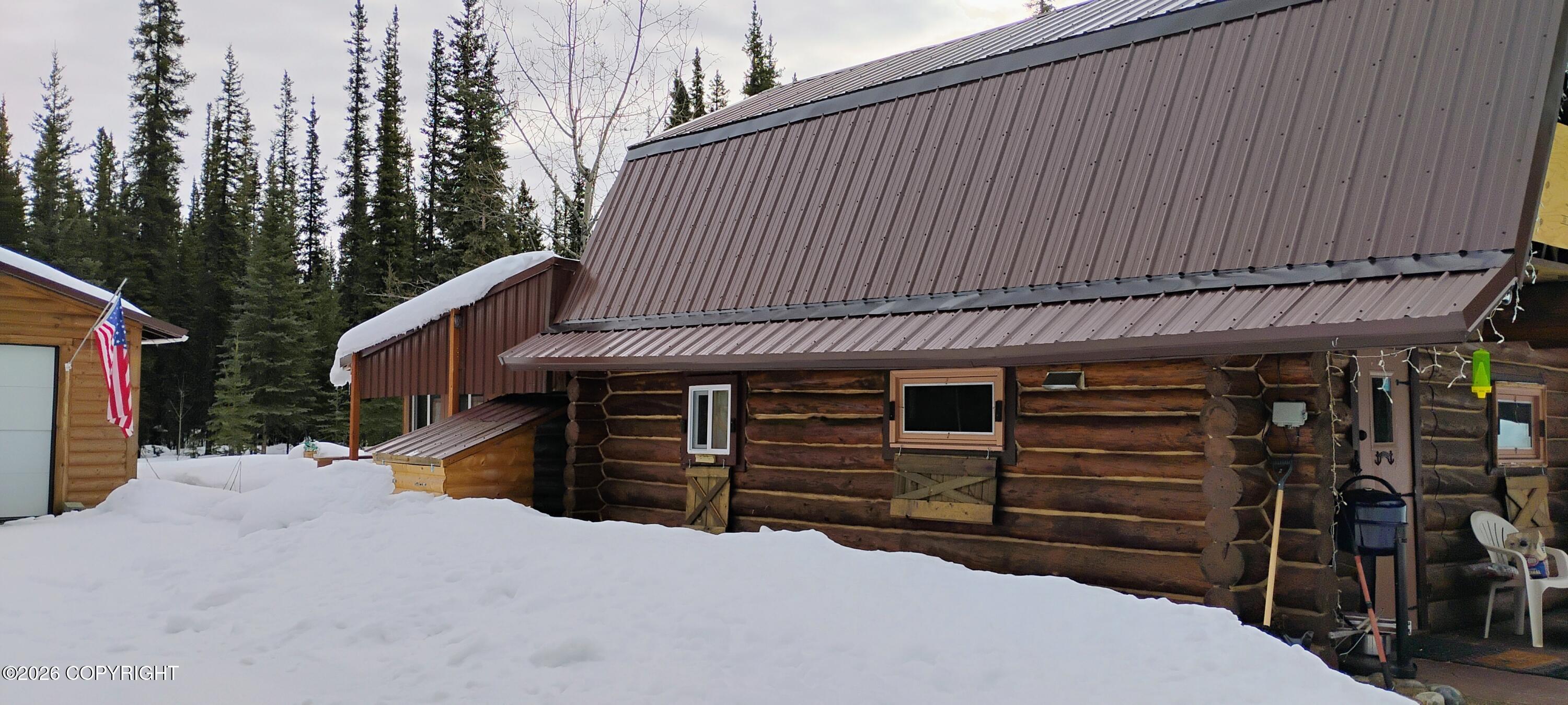 2h Midnight Sun Drive Property Photo 2