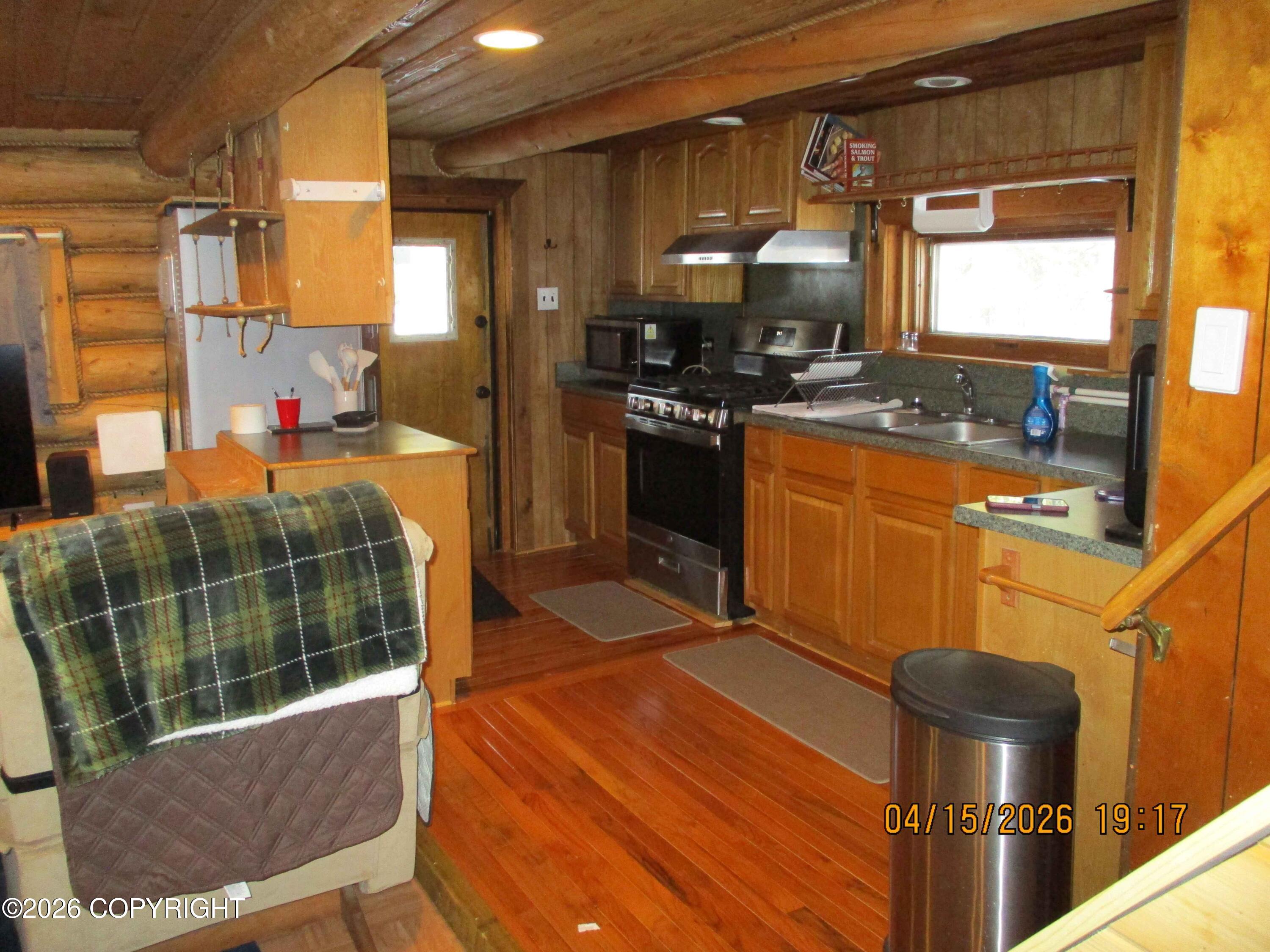 2h Midnight Sun Drive Property Photo 3