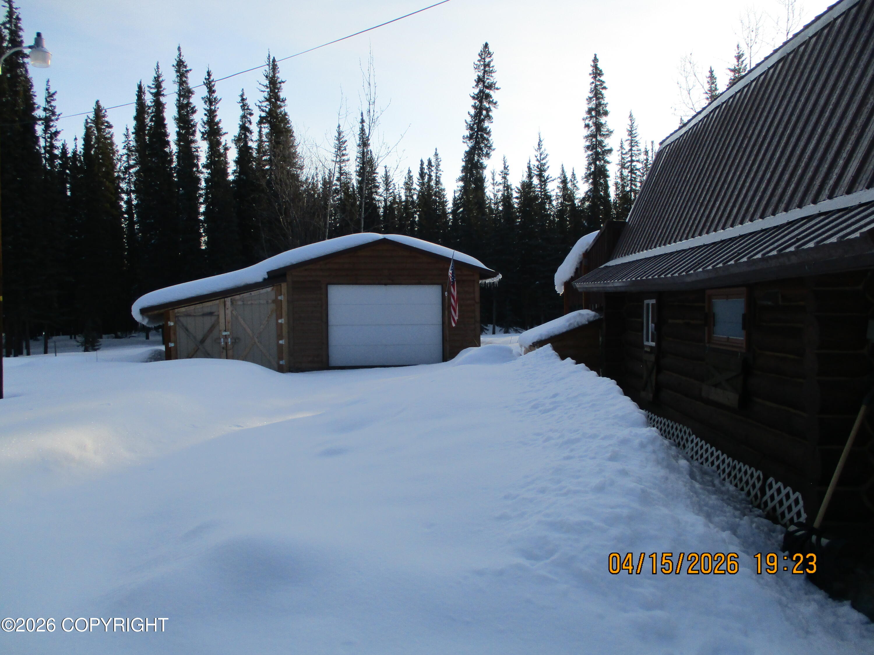 2h Midnight Sun Drive Property Photo 16
