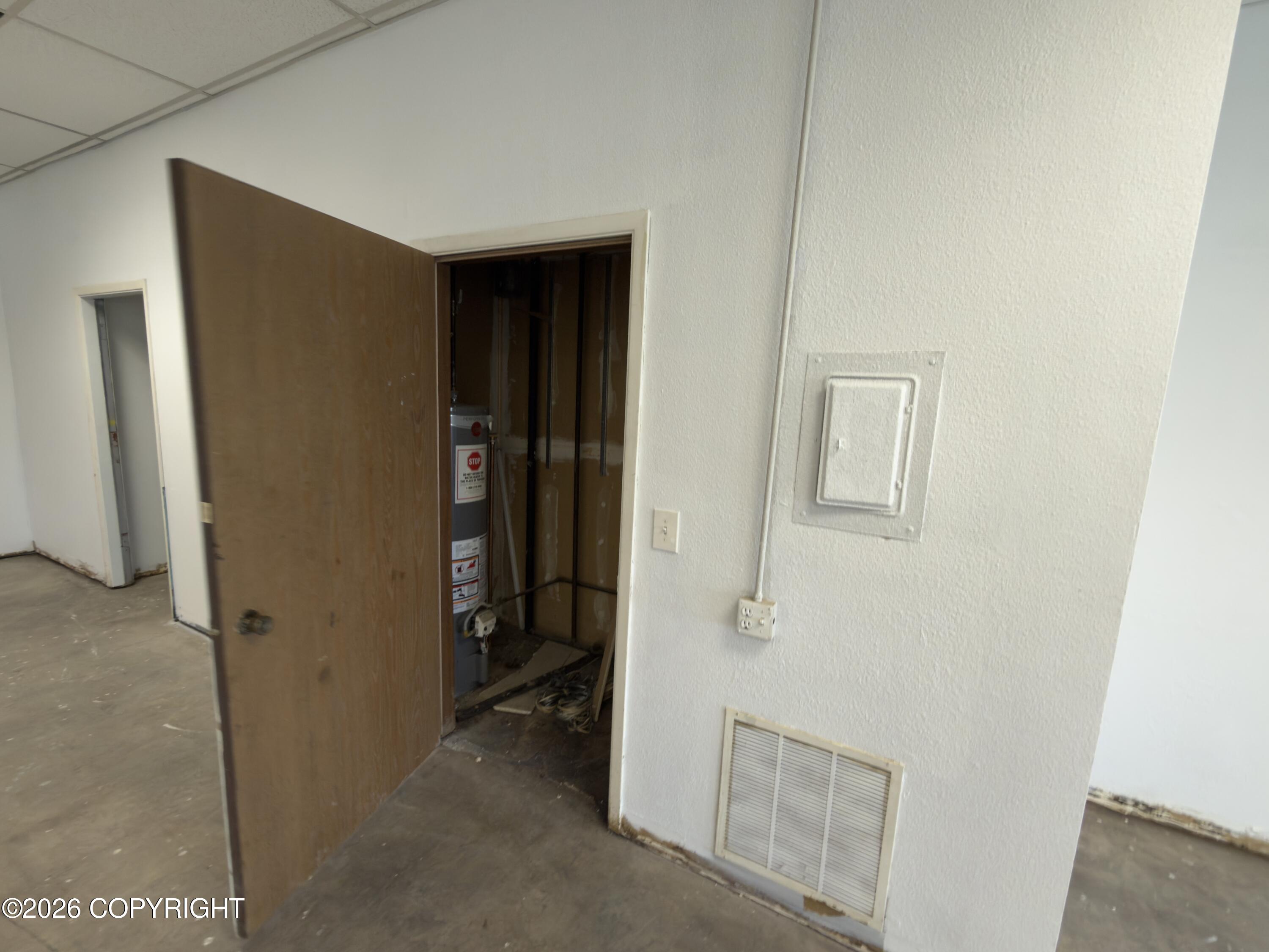 8225 Old Seward Highway #d Property Photo 4