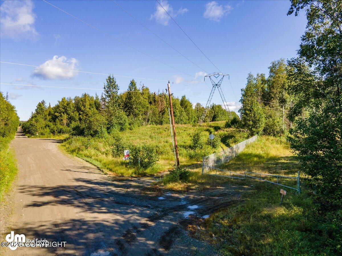 10429 S Lewis Loop Property Photo 4