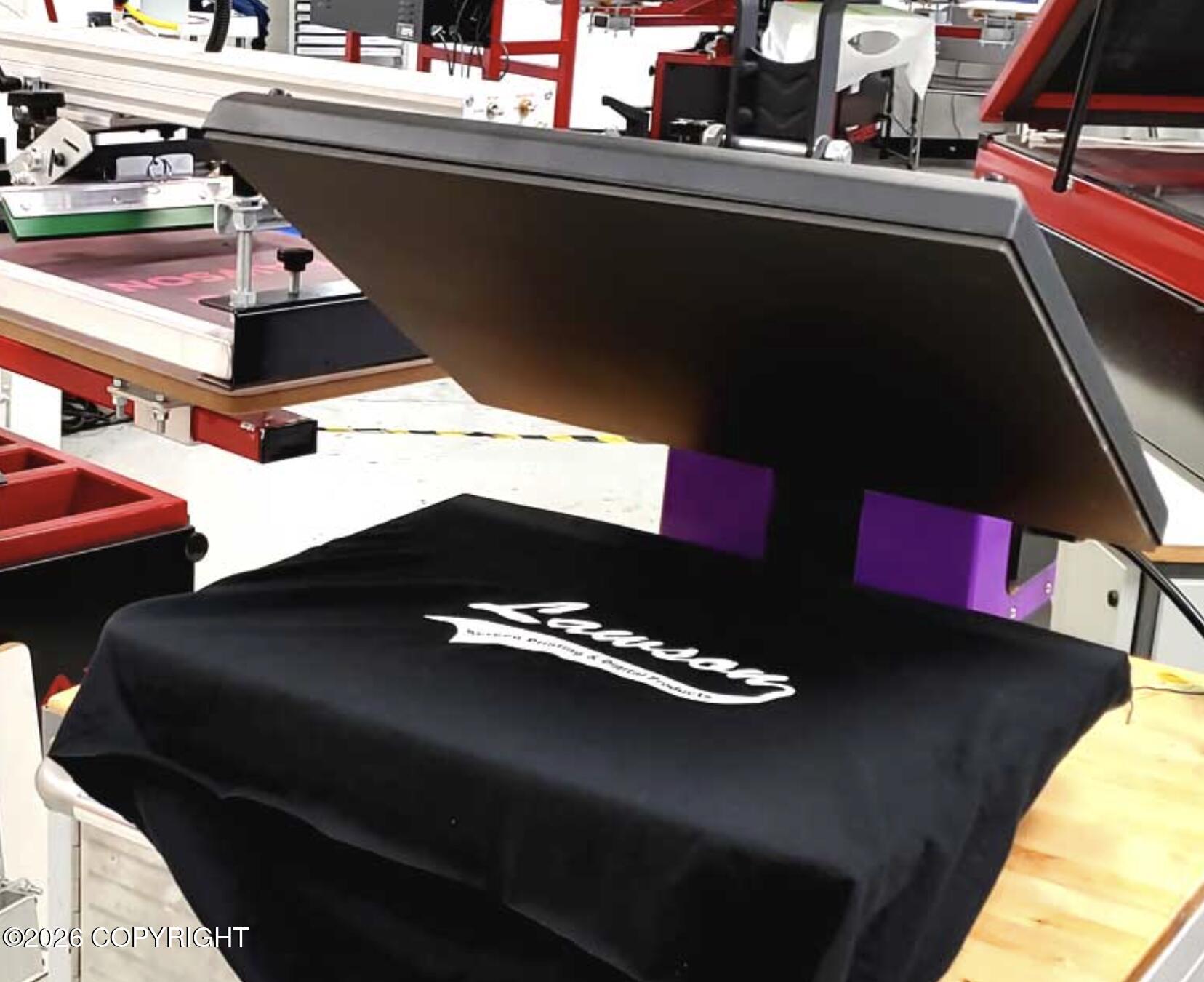 000 Customprint Graphics Business Property Photo 1