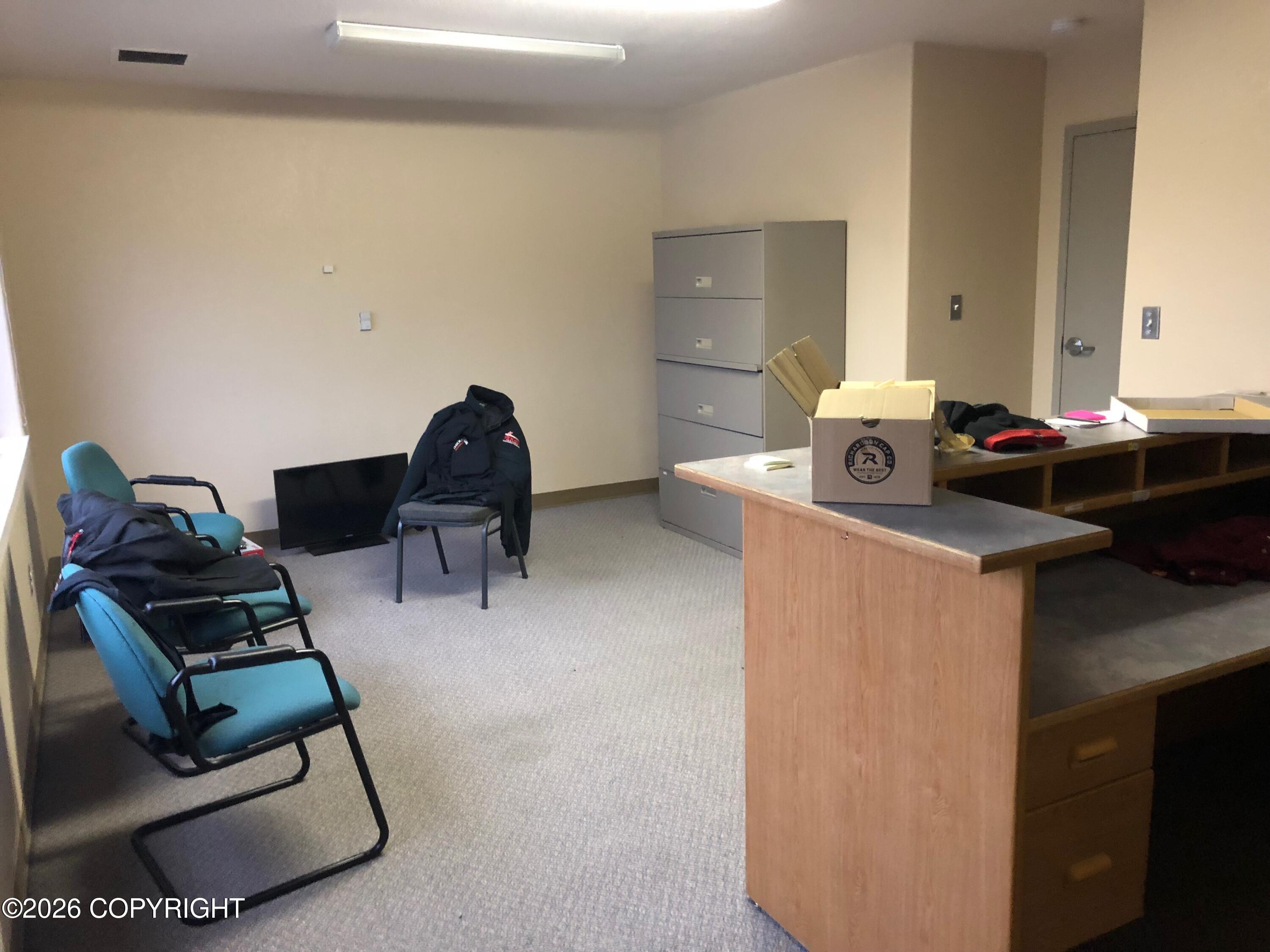 1801 E Dowling Road Property Photo 4