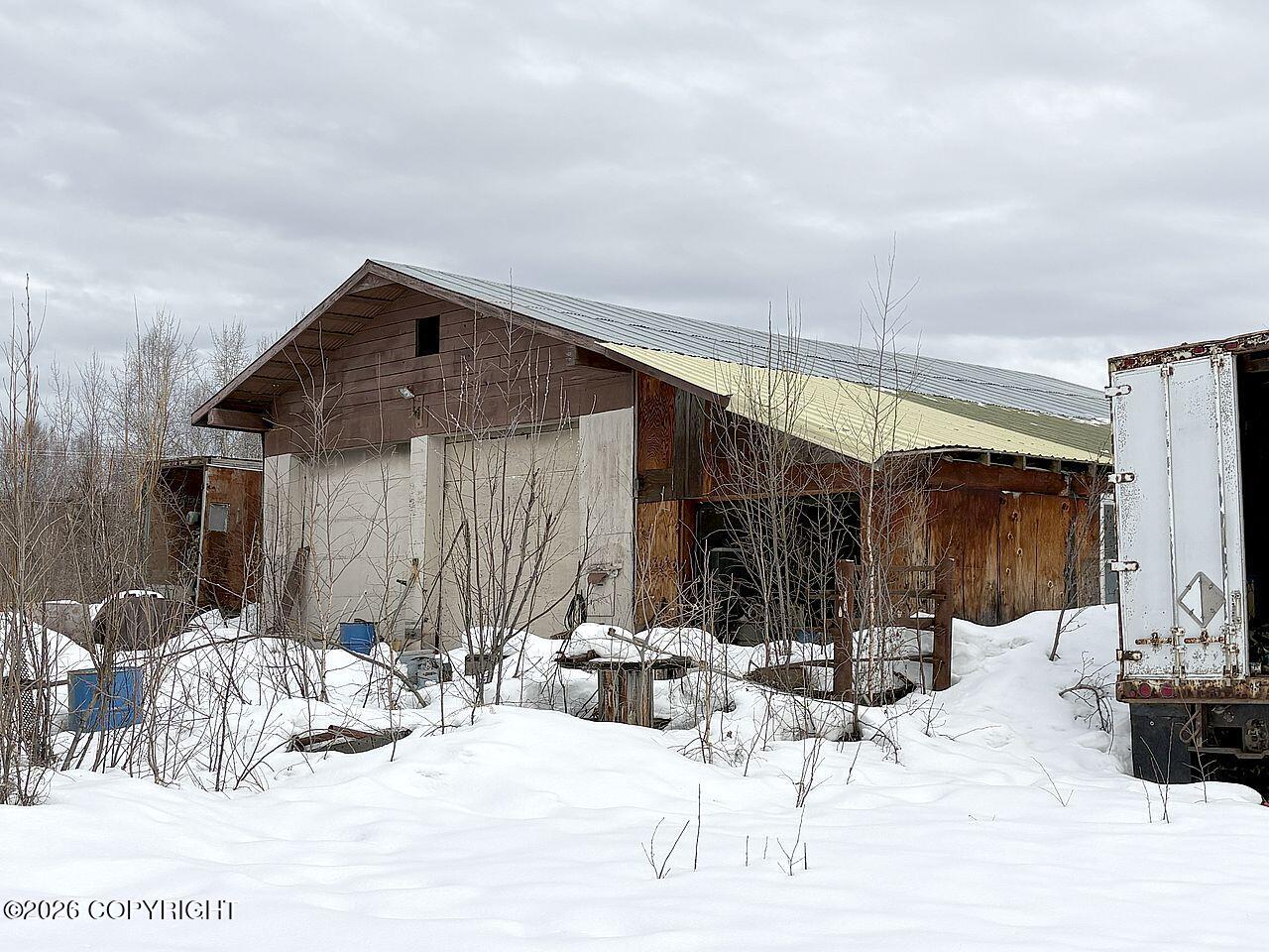 1731 N Old Steese Highway Property Photo 2