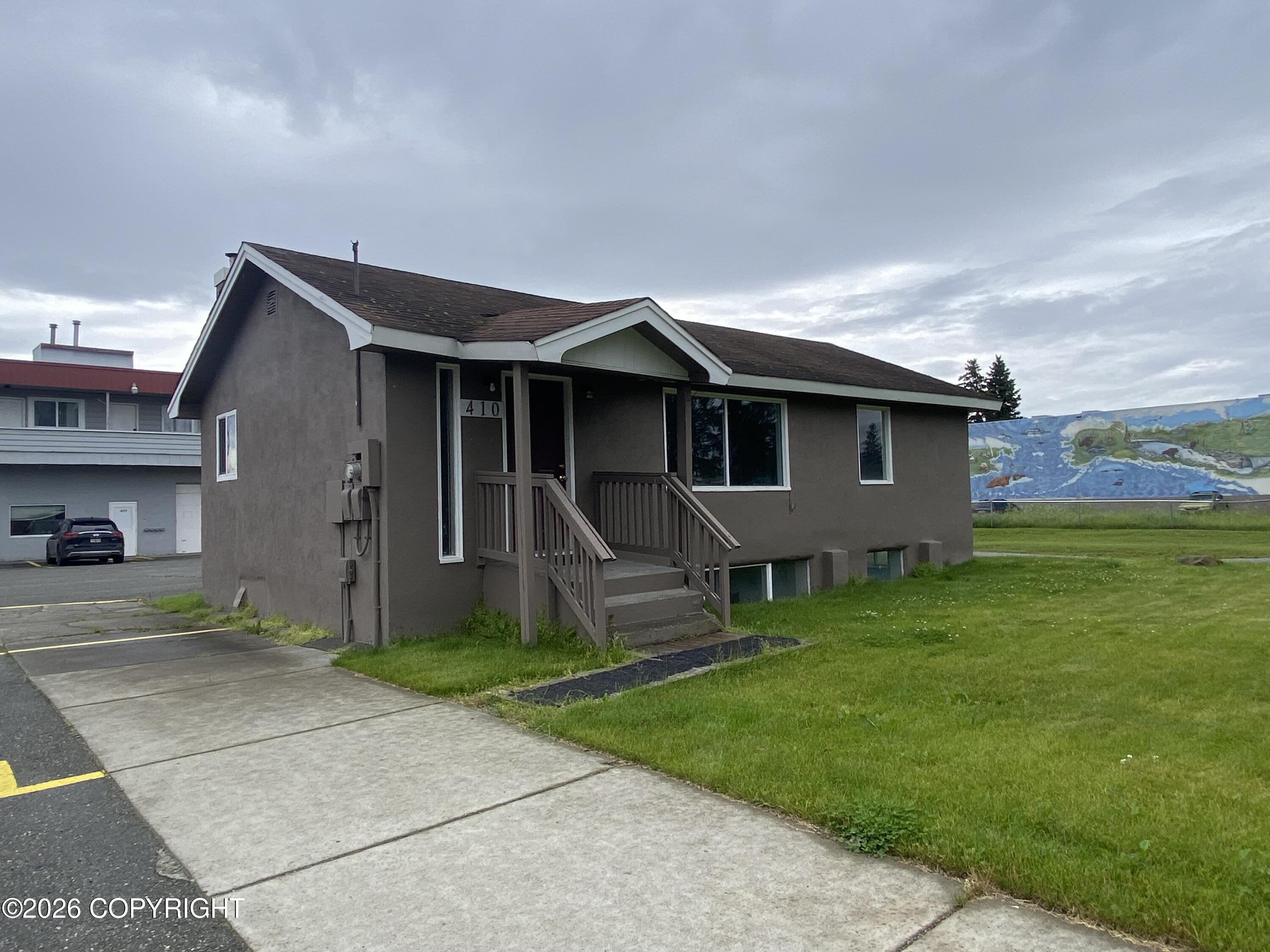 410 W 27th Avenue Property Photo 1