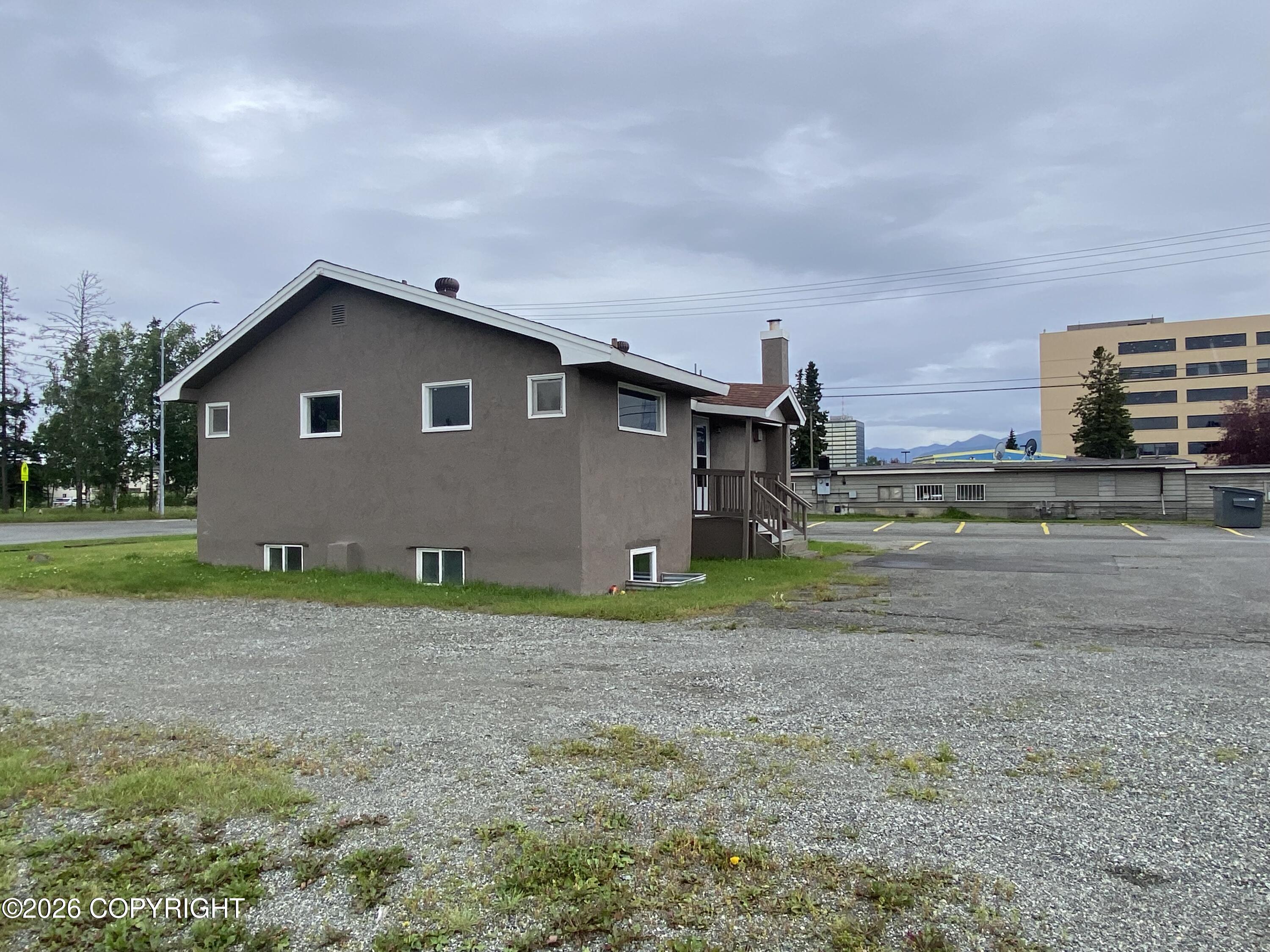 410 W 27th Avenue Property Photo 4