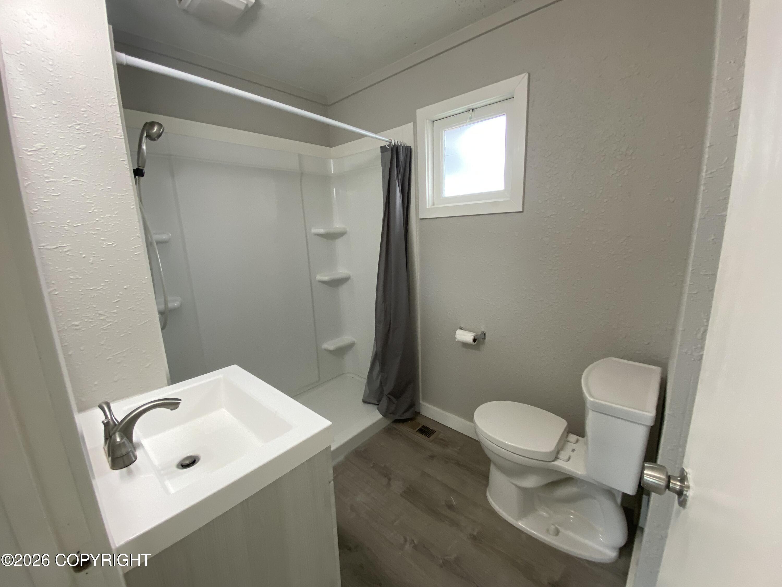 410 W 27th Avenue Property Photo 10
