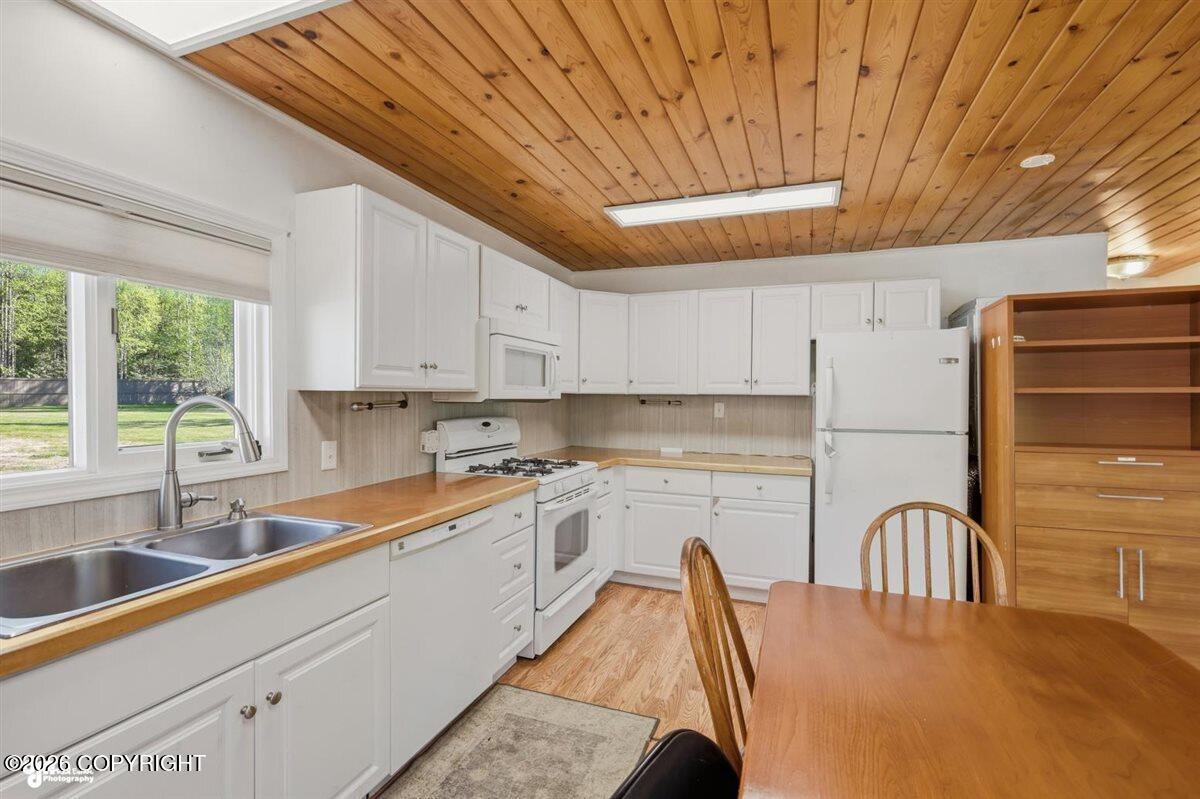 14684 E Barge Drive Property Photo 12