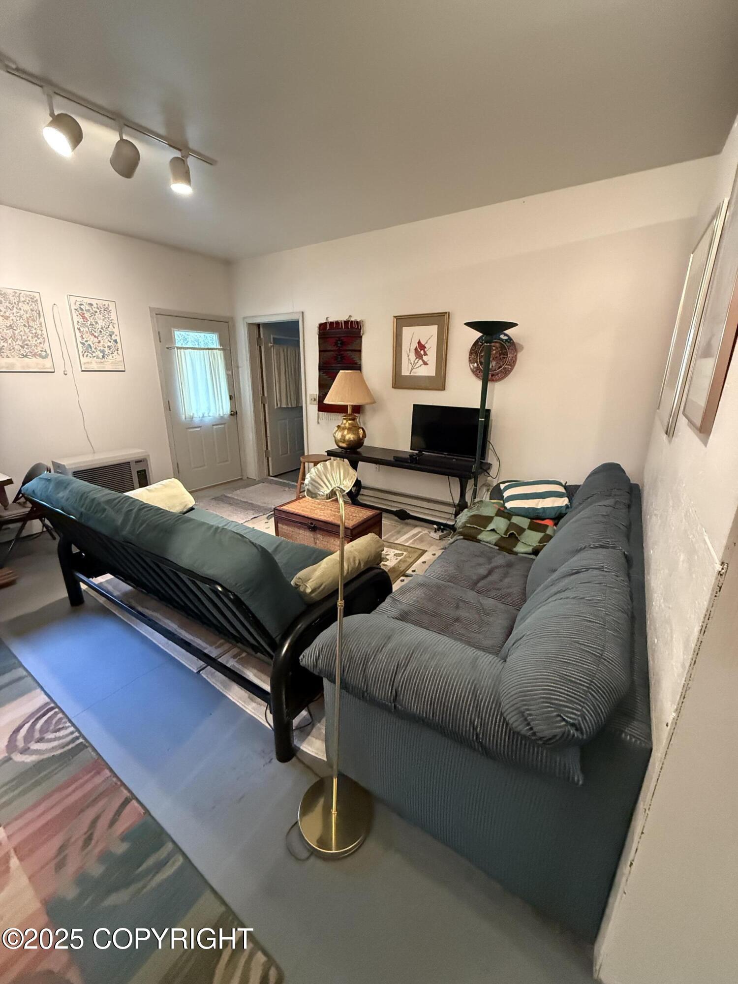 000 Silver Spring Loop Road Property Photo 17