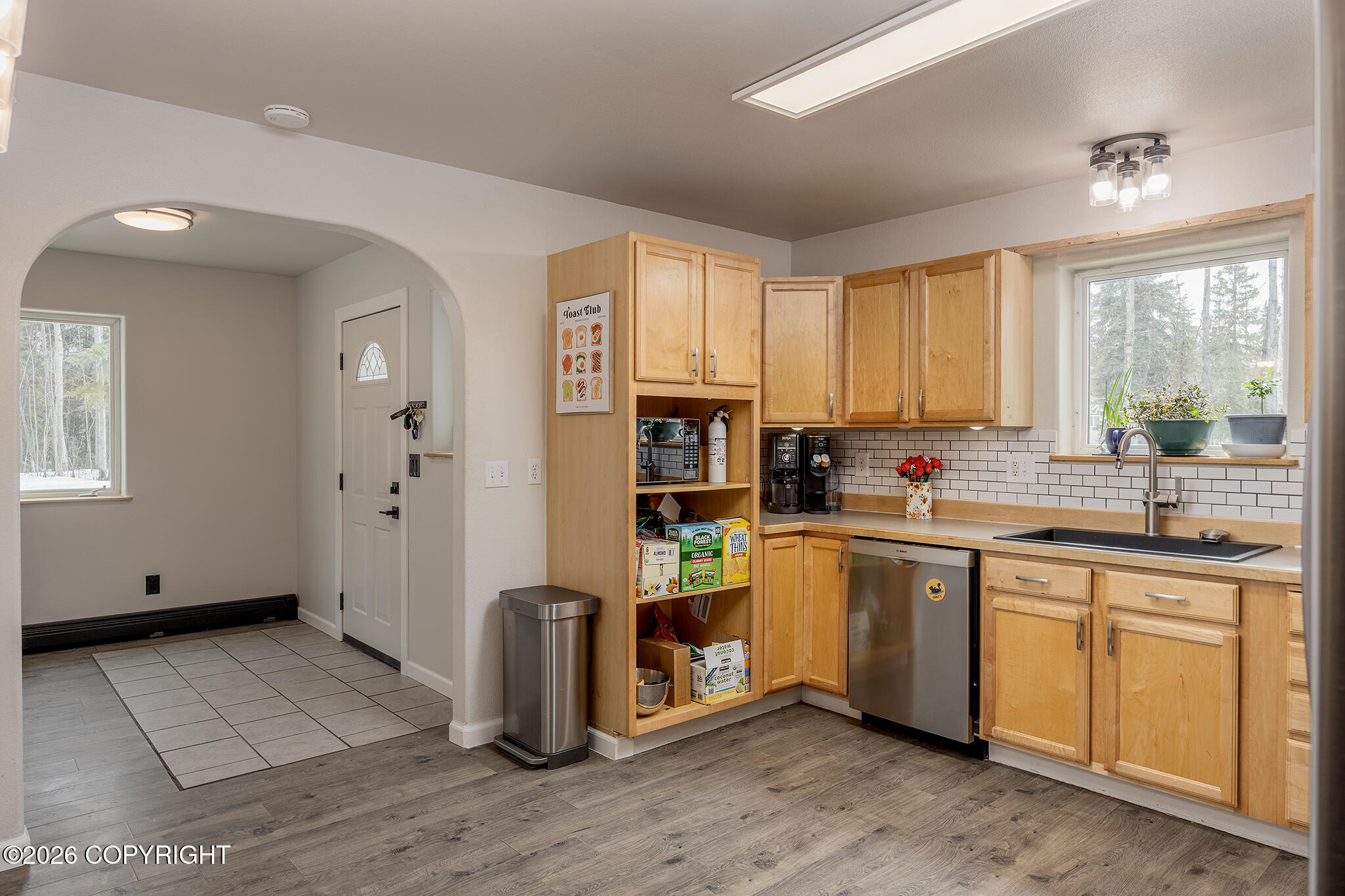 3760 Helensdale Avenue Property Photo 4