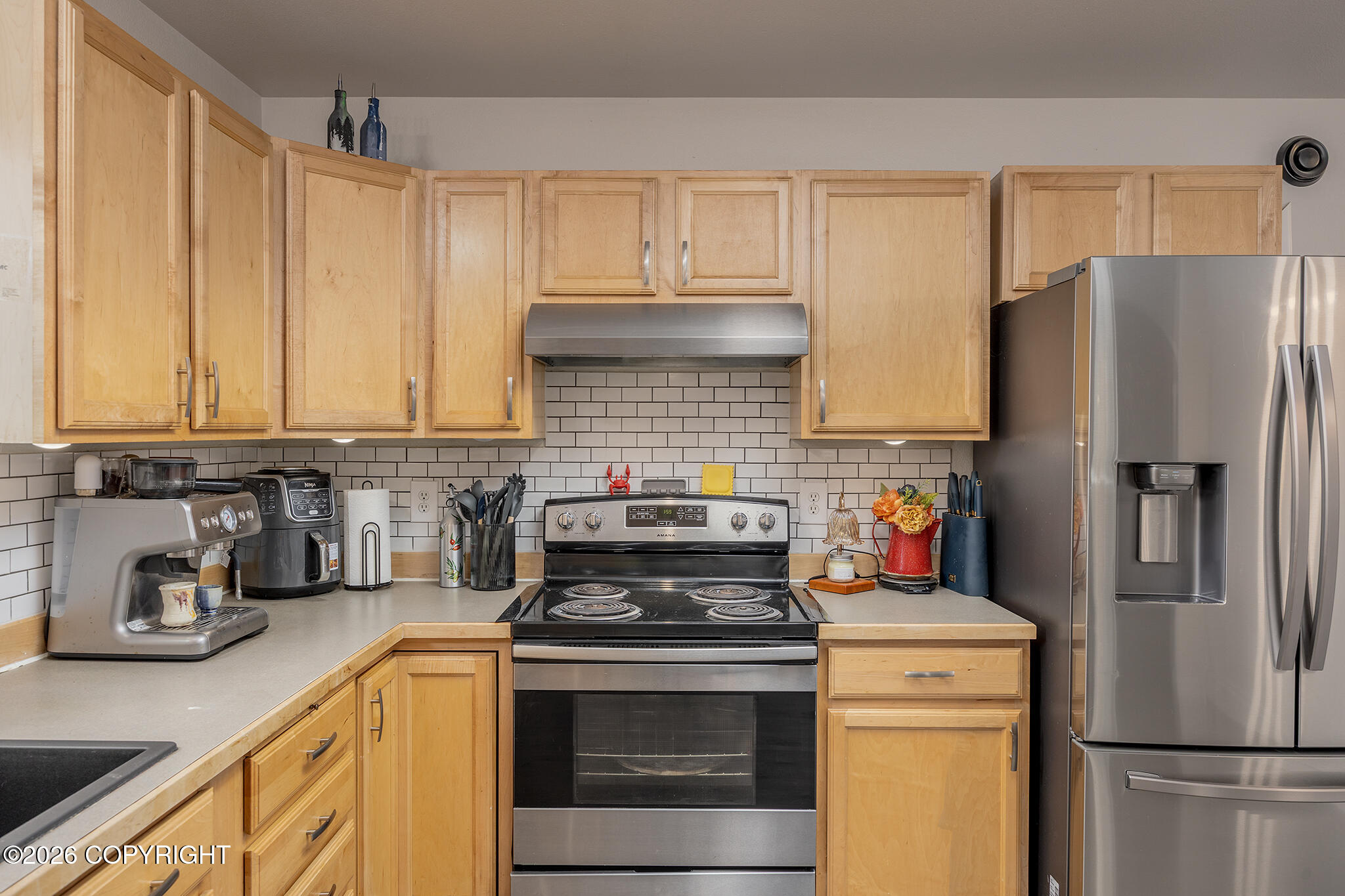 3760 Helensdale Avenue Property Photo 6