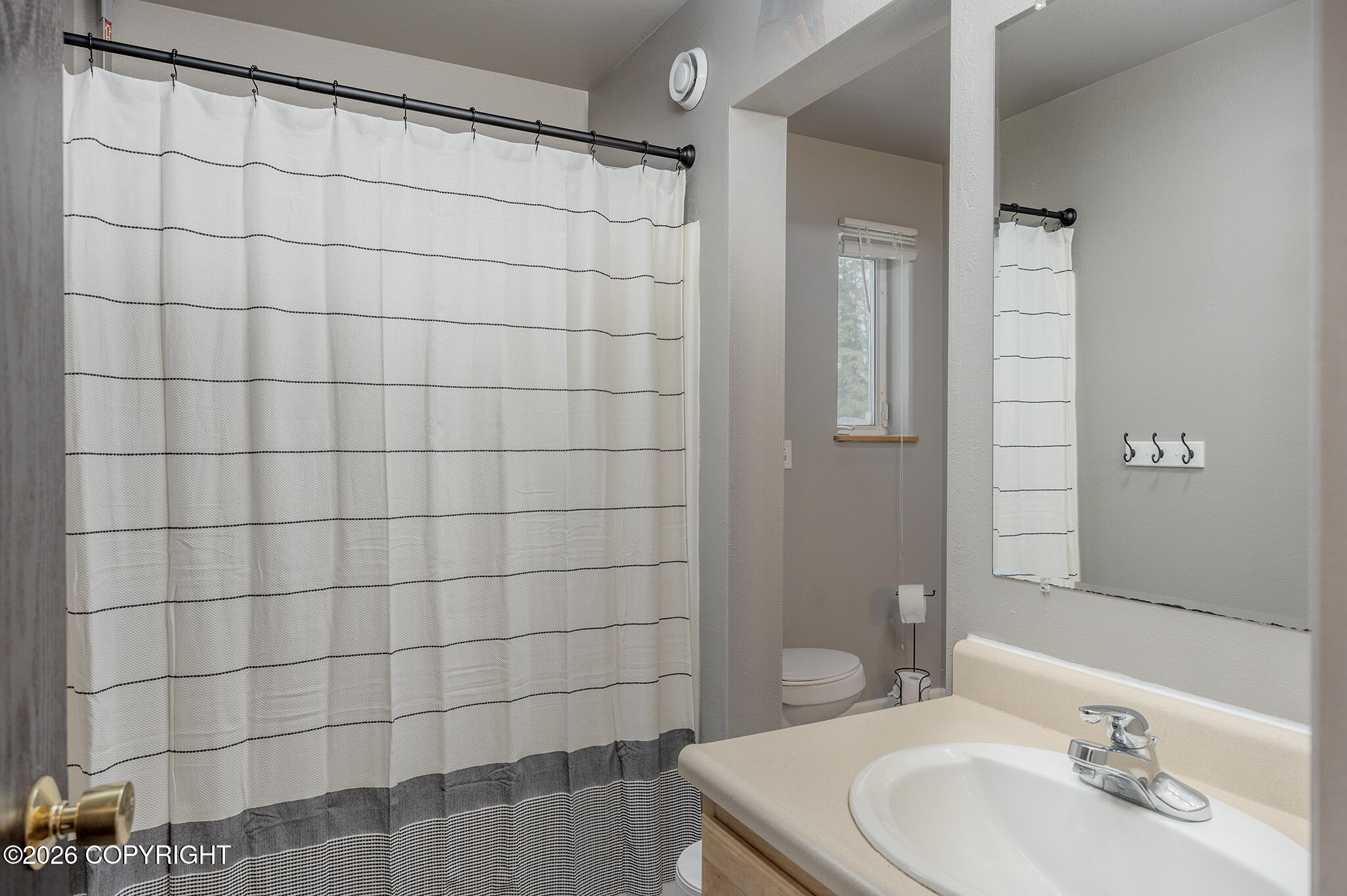 3760 Helensdale Avenue Property Photo 17