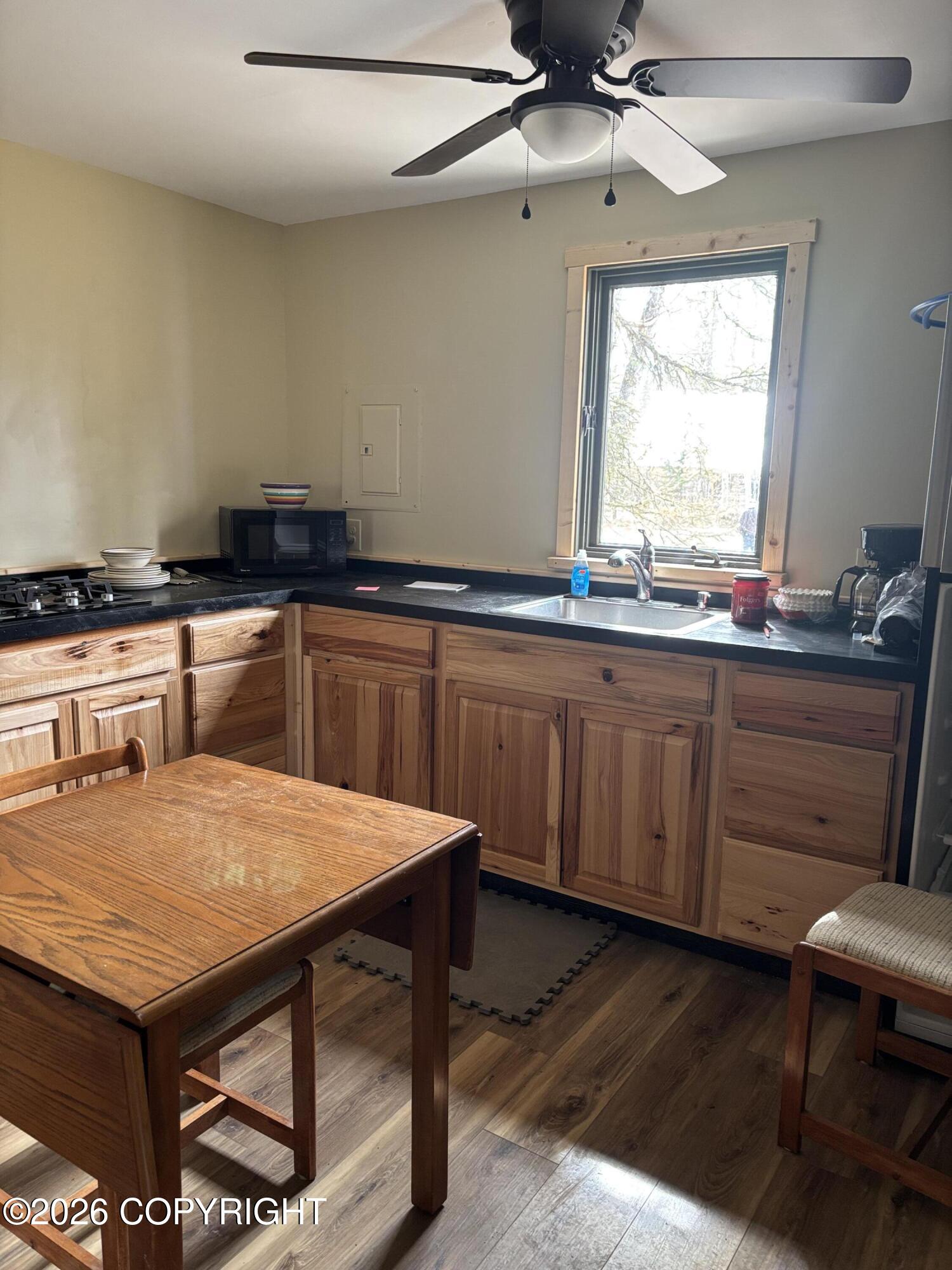 24761 W Eileen Way Property Photo 12
