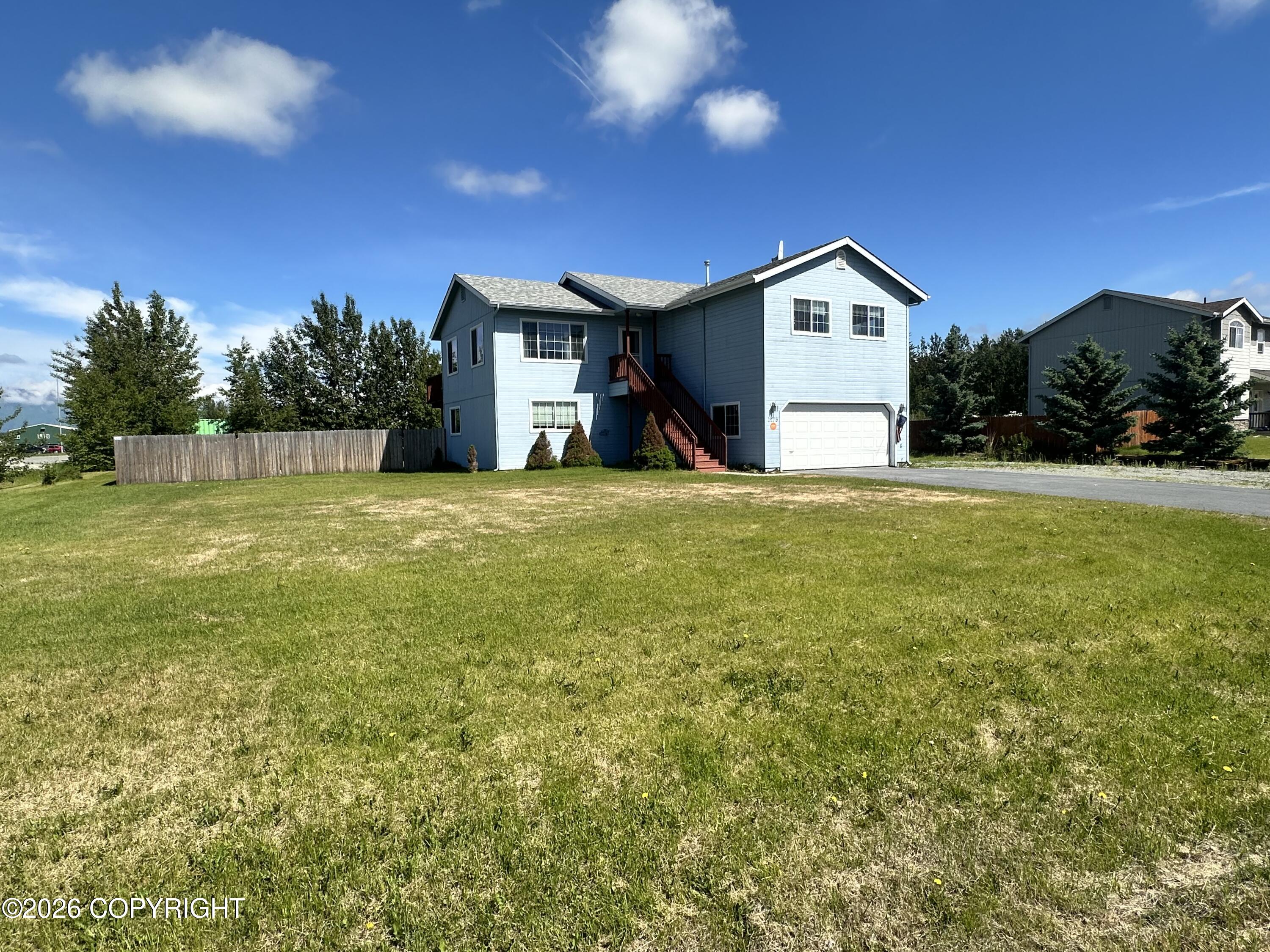 1175 N Angus Loop Property Photo 2