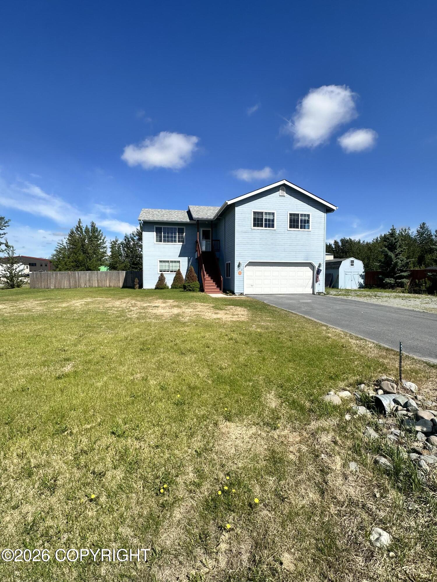 1175 N Angus Loop Property Photo 3