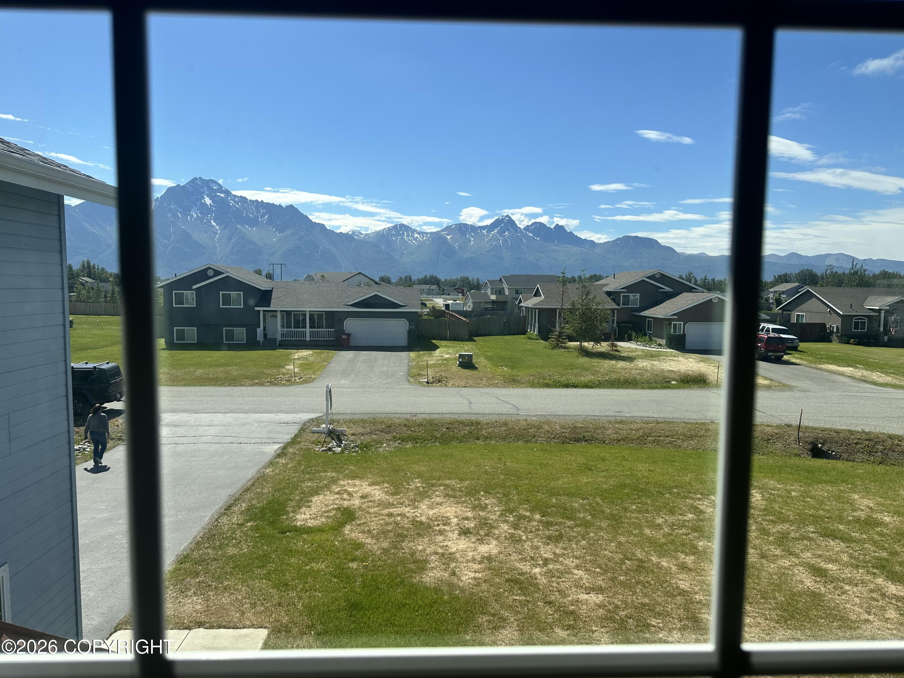 1175 N Angus Loop Property Photo 4
