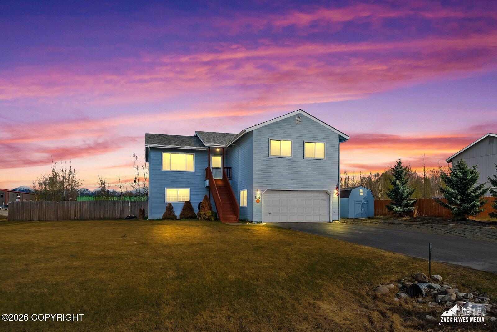 1175 N Angus Loop Property Photo 6