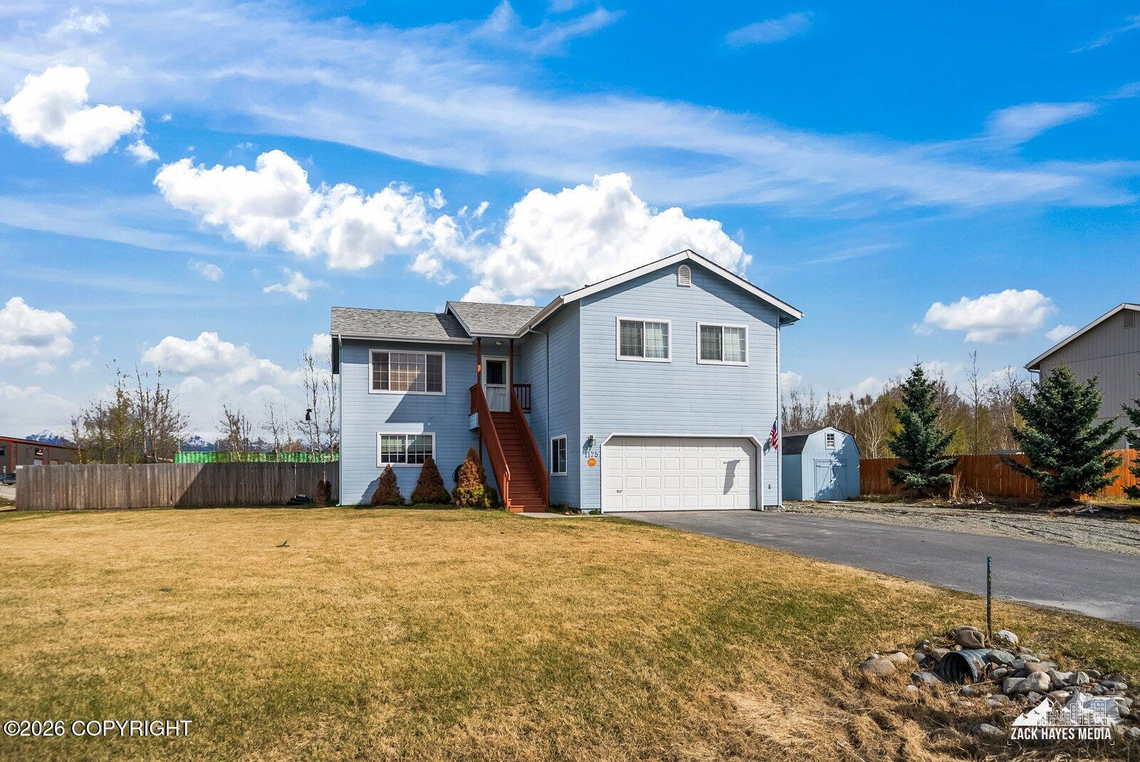 1175 N Angus Loop Property Photo 7