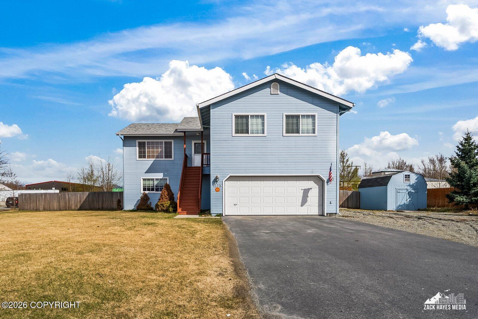 1175 N Angus Loop Property Photo 8