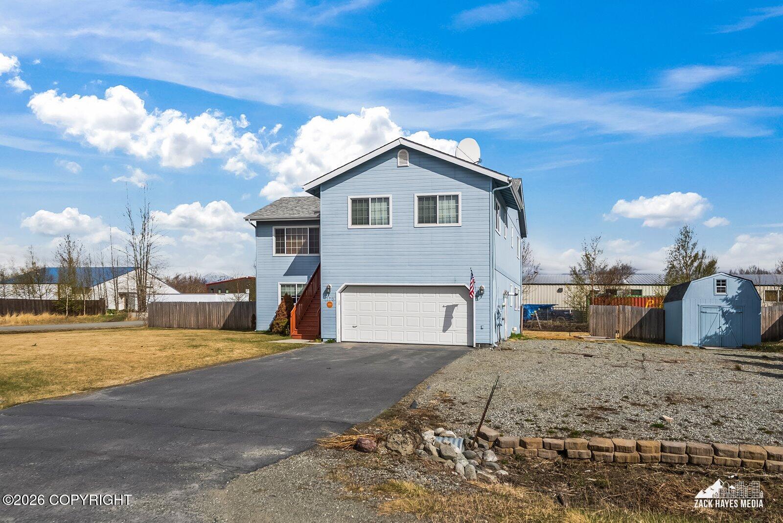 1175 N Angus Loop Property Photo 9
