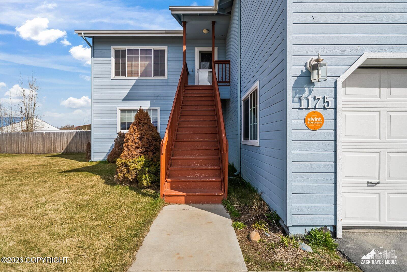 1175 N Angus Loop Property Photo 10