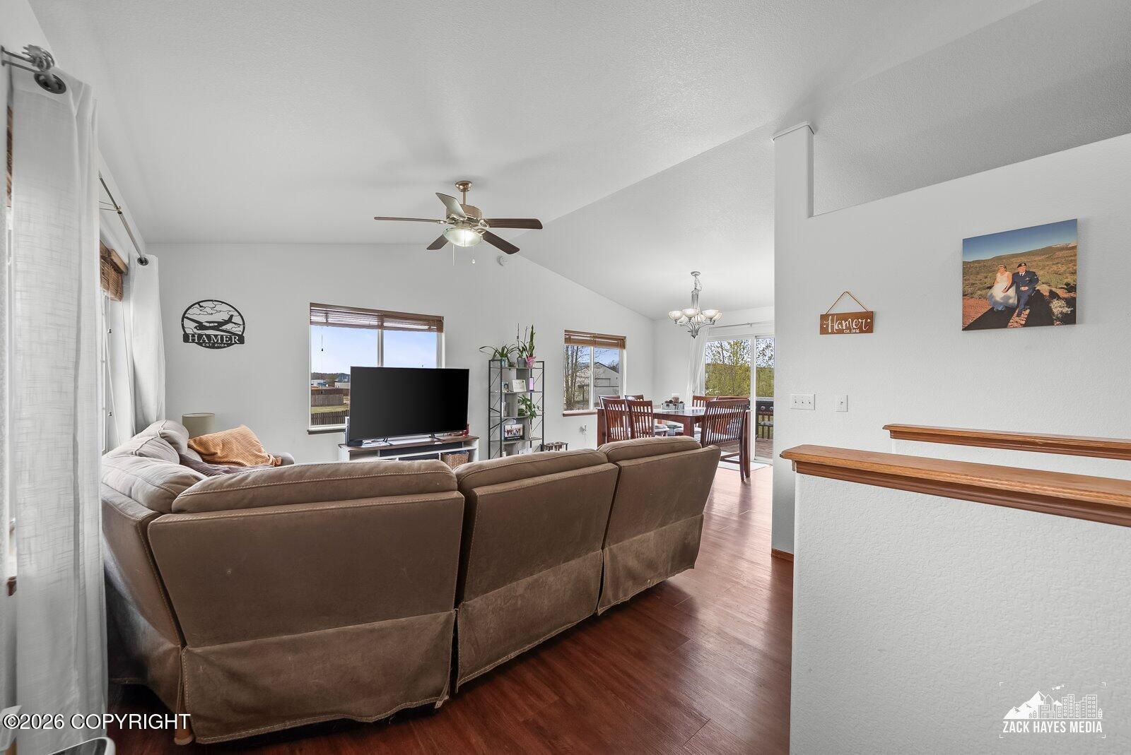 1175 N Angus Loop Property Photo 12
