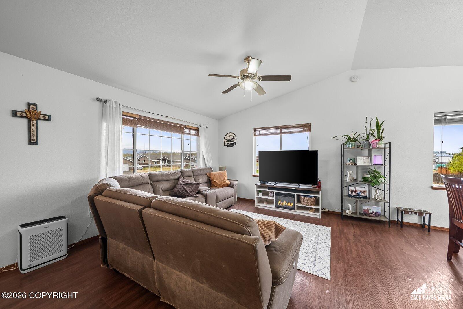 1175 N Angus Loop Property Photo 14