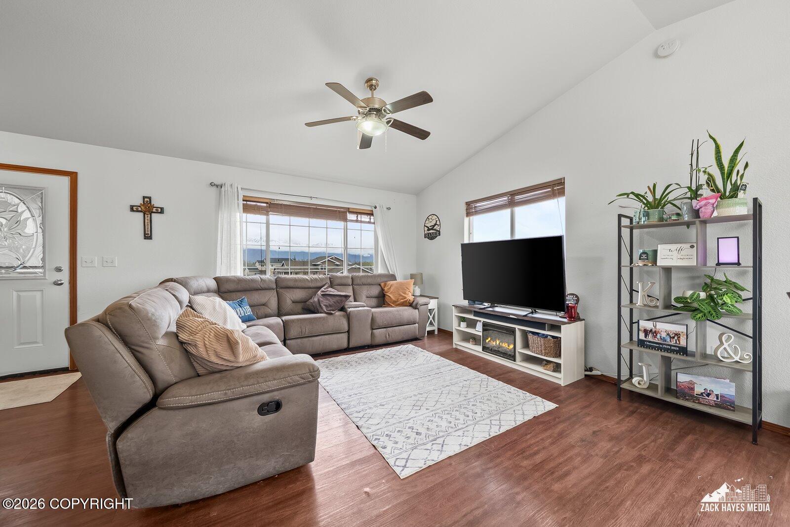 1175 N Angus Loop Property Photo 15