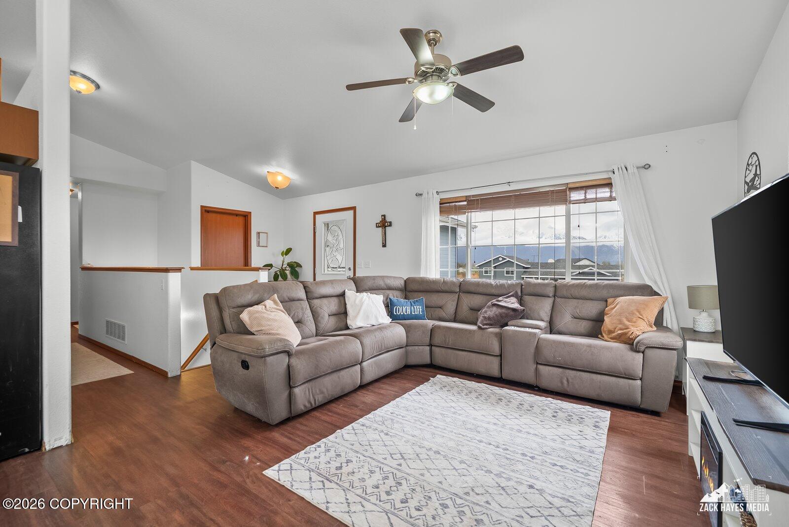 1175 N Angus Loop Property Photo 16