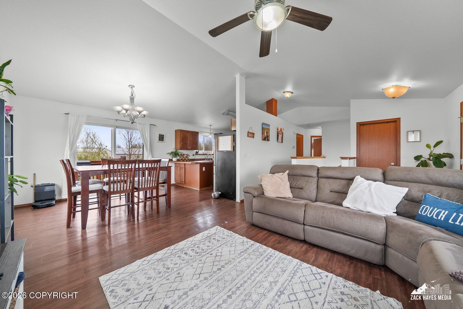 1175 N Angus Loop Property Photo 17