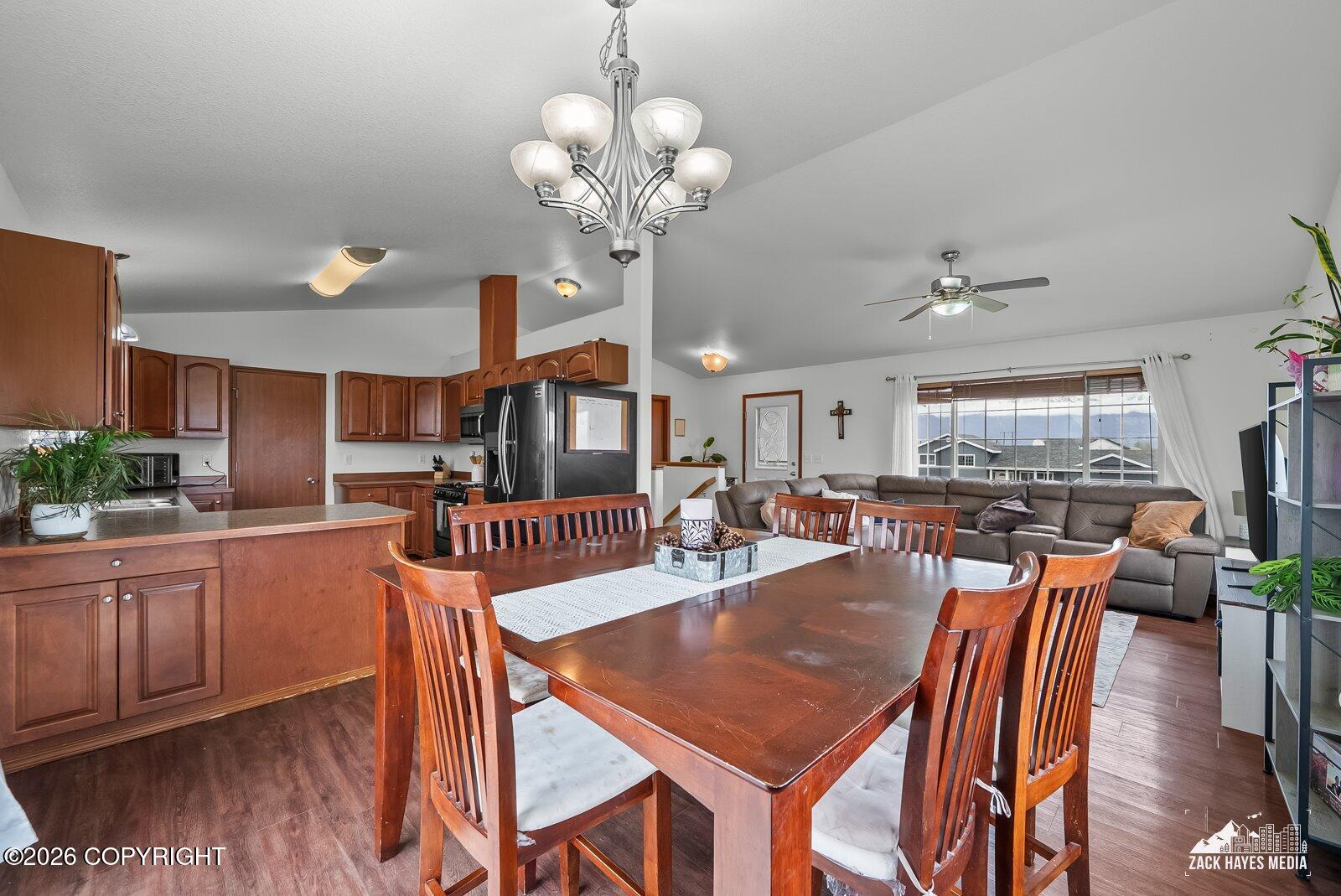 1175 N Angus Loop Property Photo 19