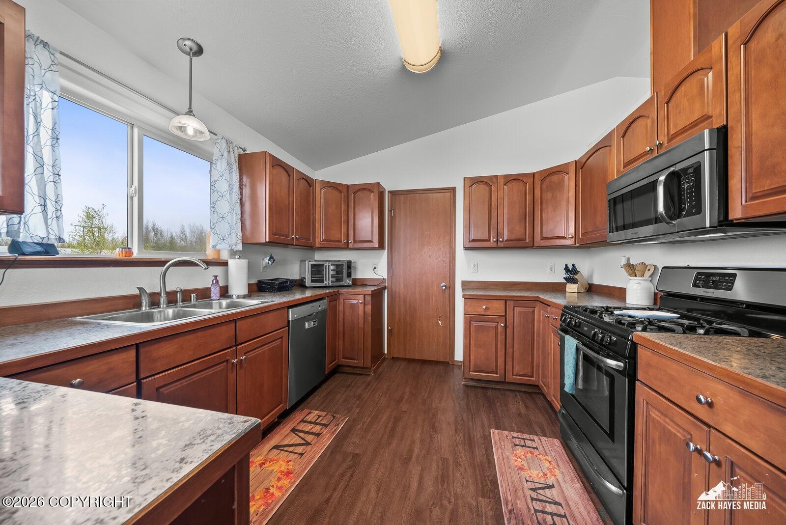 1175 N Angus Loop Property Photo 23