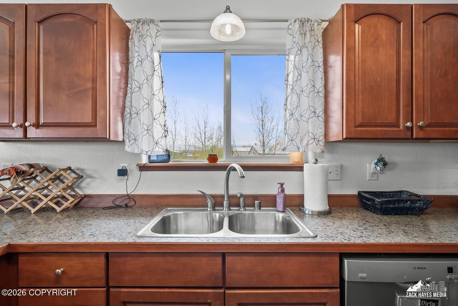 1175 N Angus Loop Property Photo 25