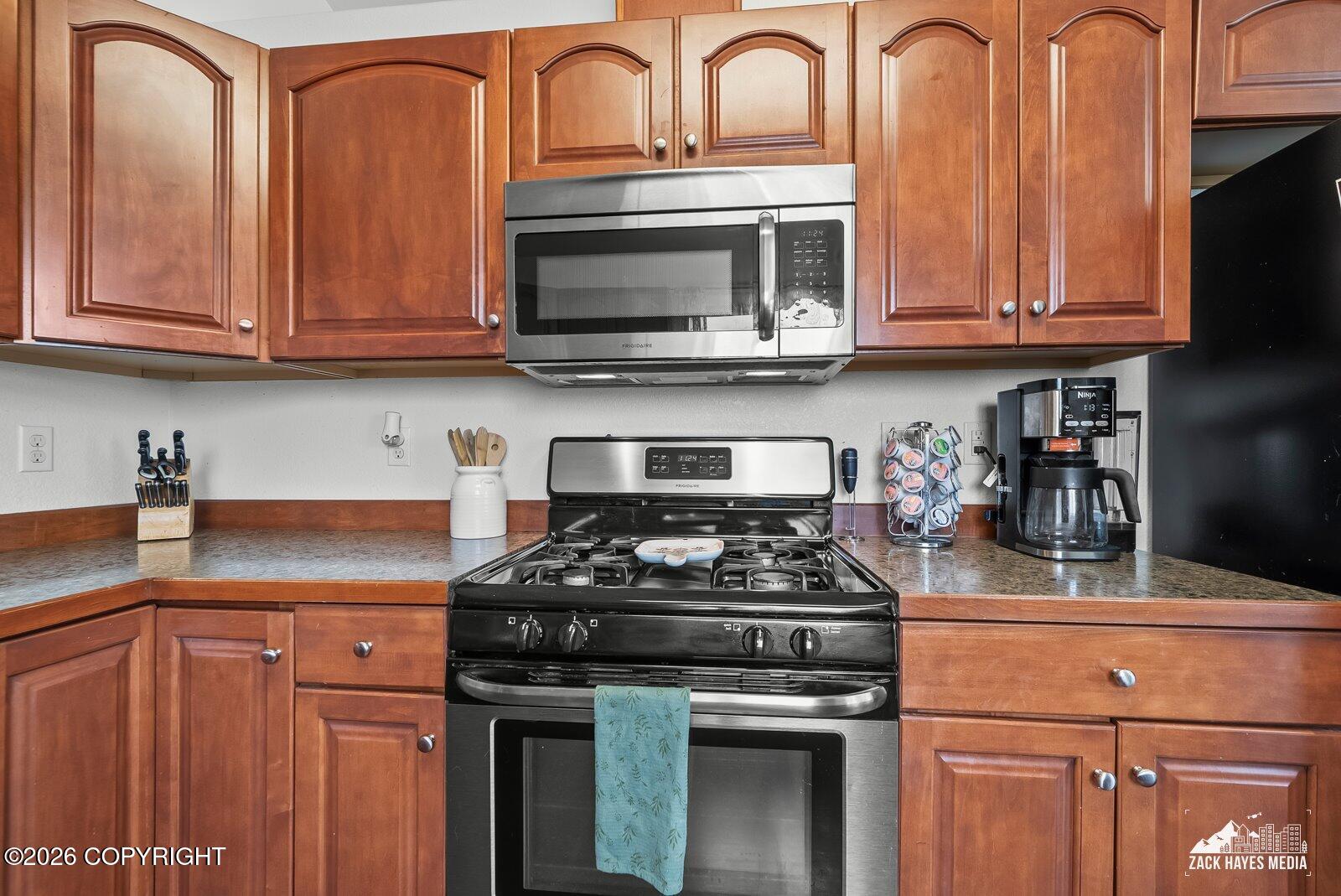 1175 N Angus Loop Property Photo 27