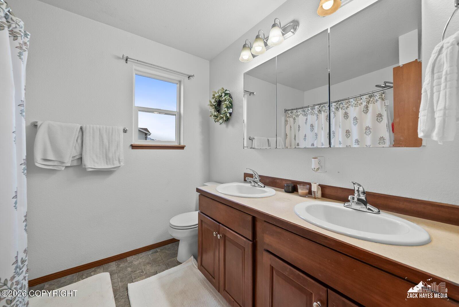 1175 N Angus Loop Property Photo 38