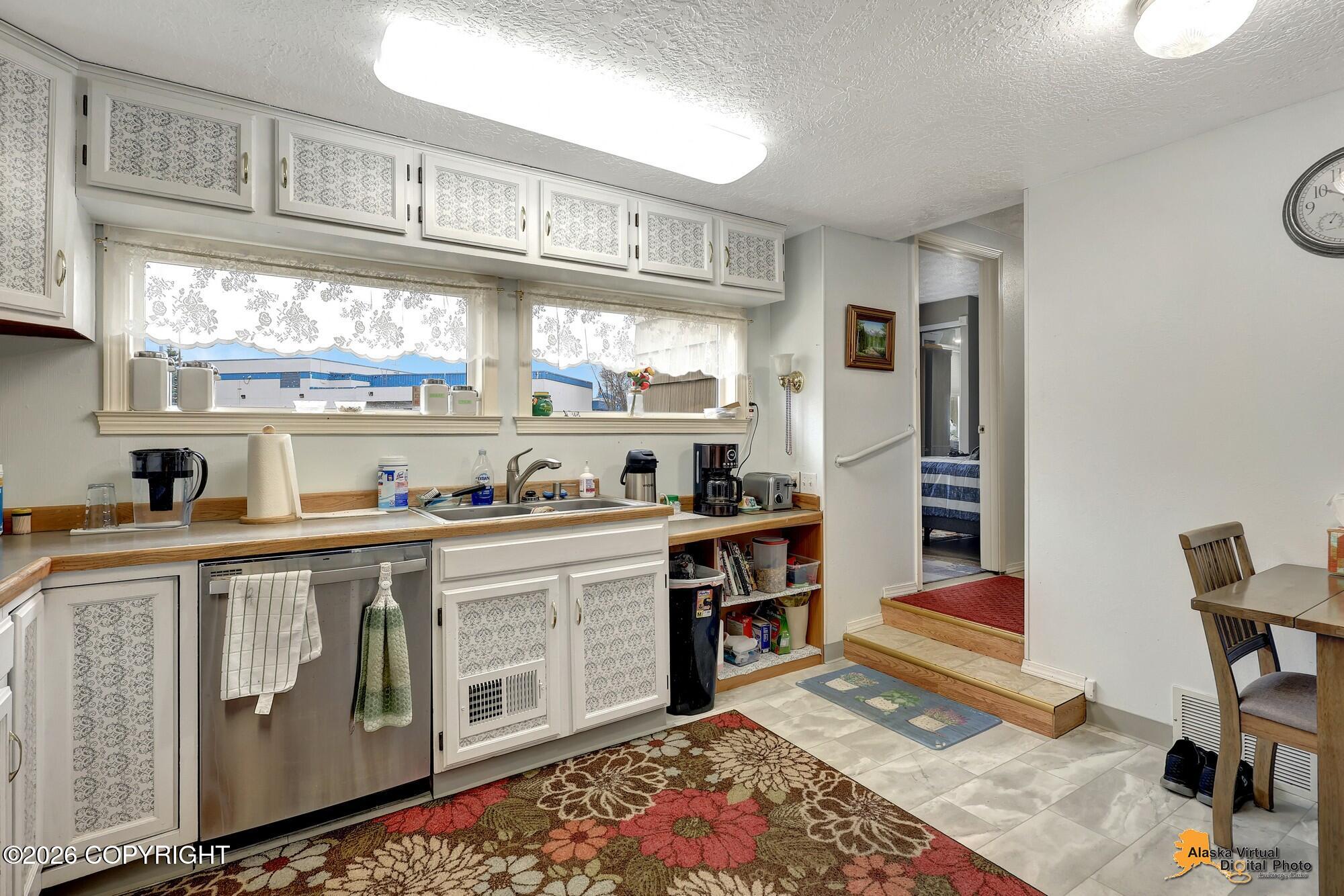 1005 W Tudor Road Property Photo 15