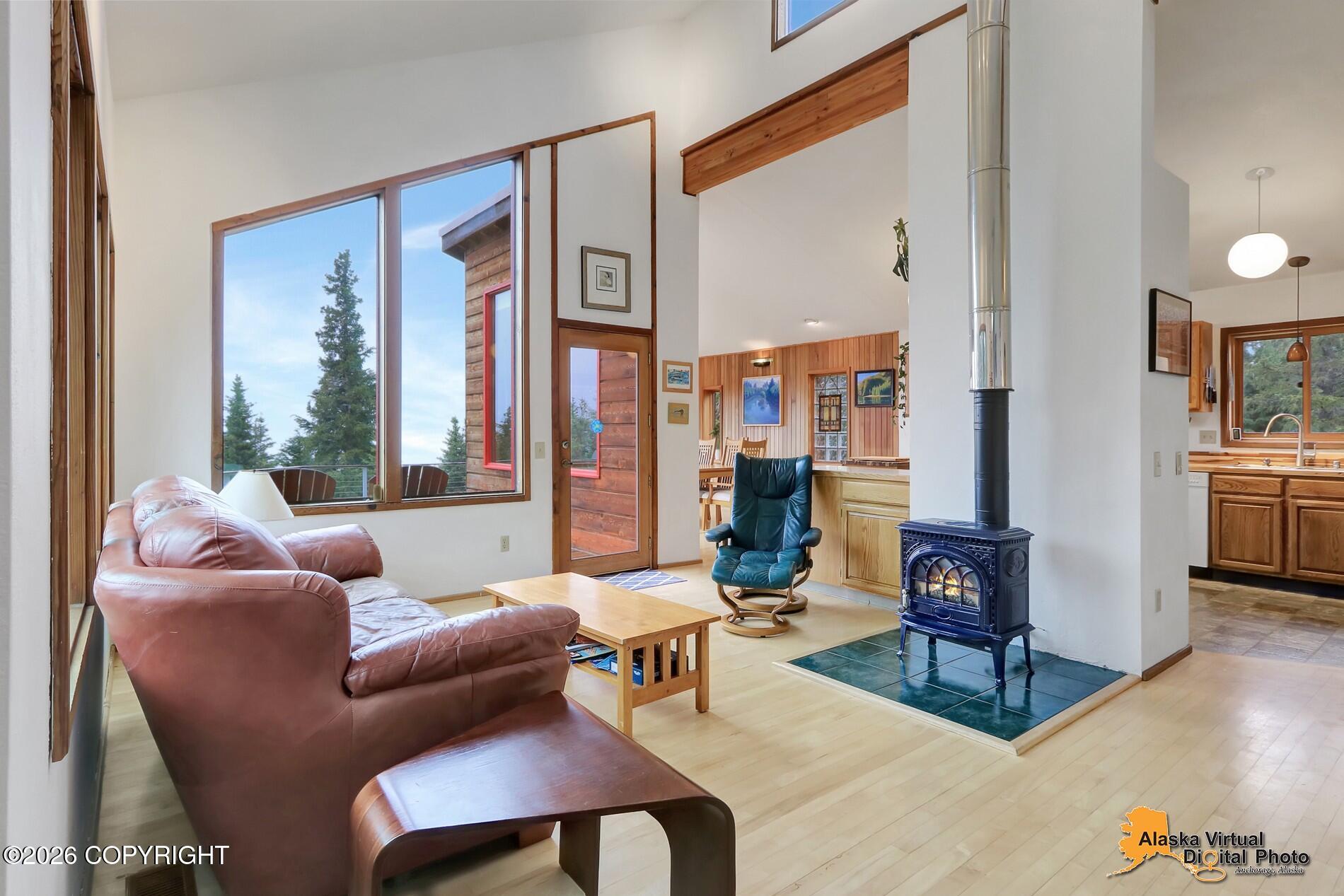 17520 Snow Crest Lane Property Photo 3