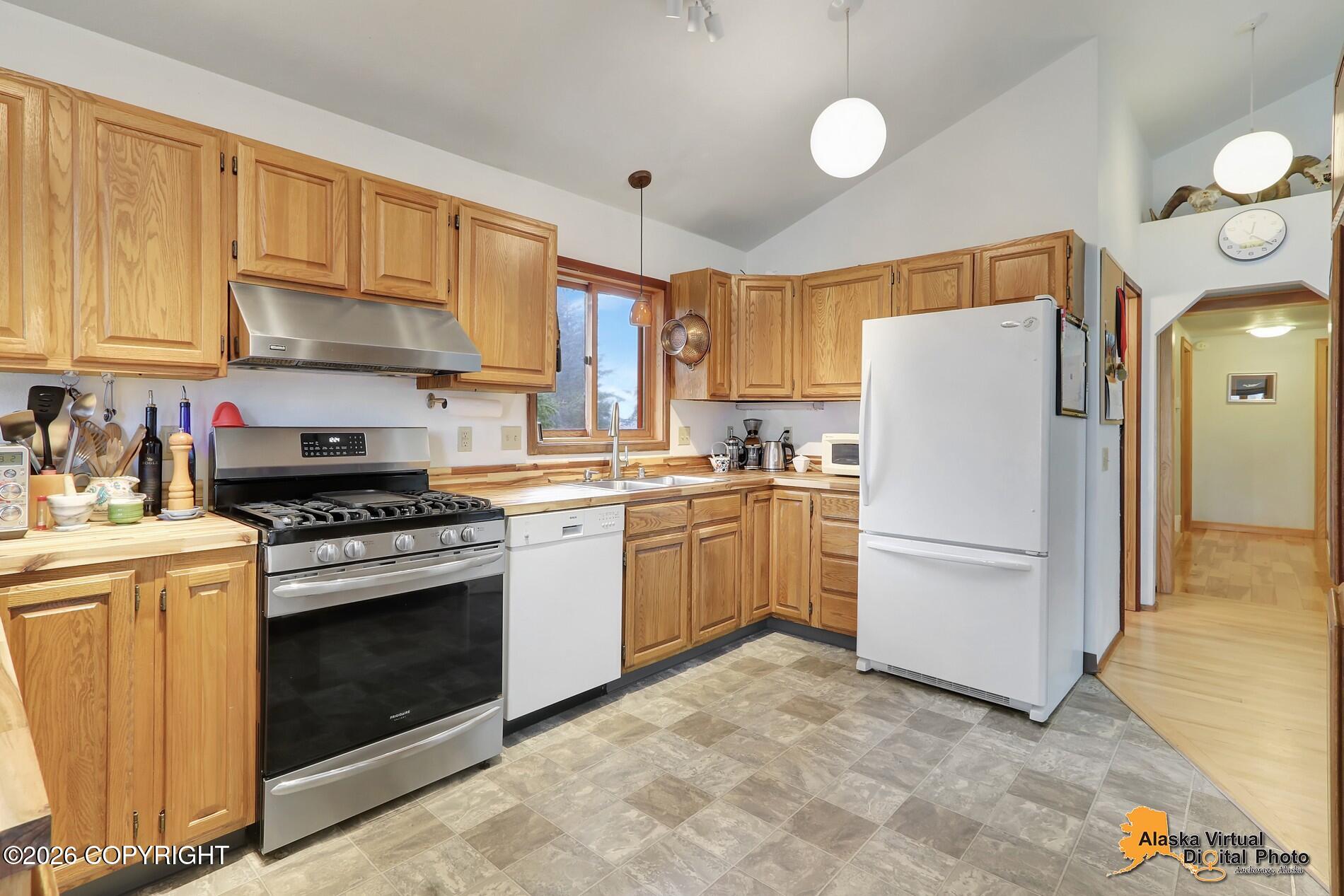 17520 Snow Crest Lane Property Photo 11
