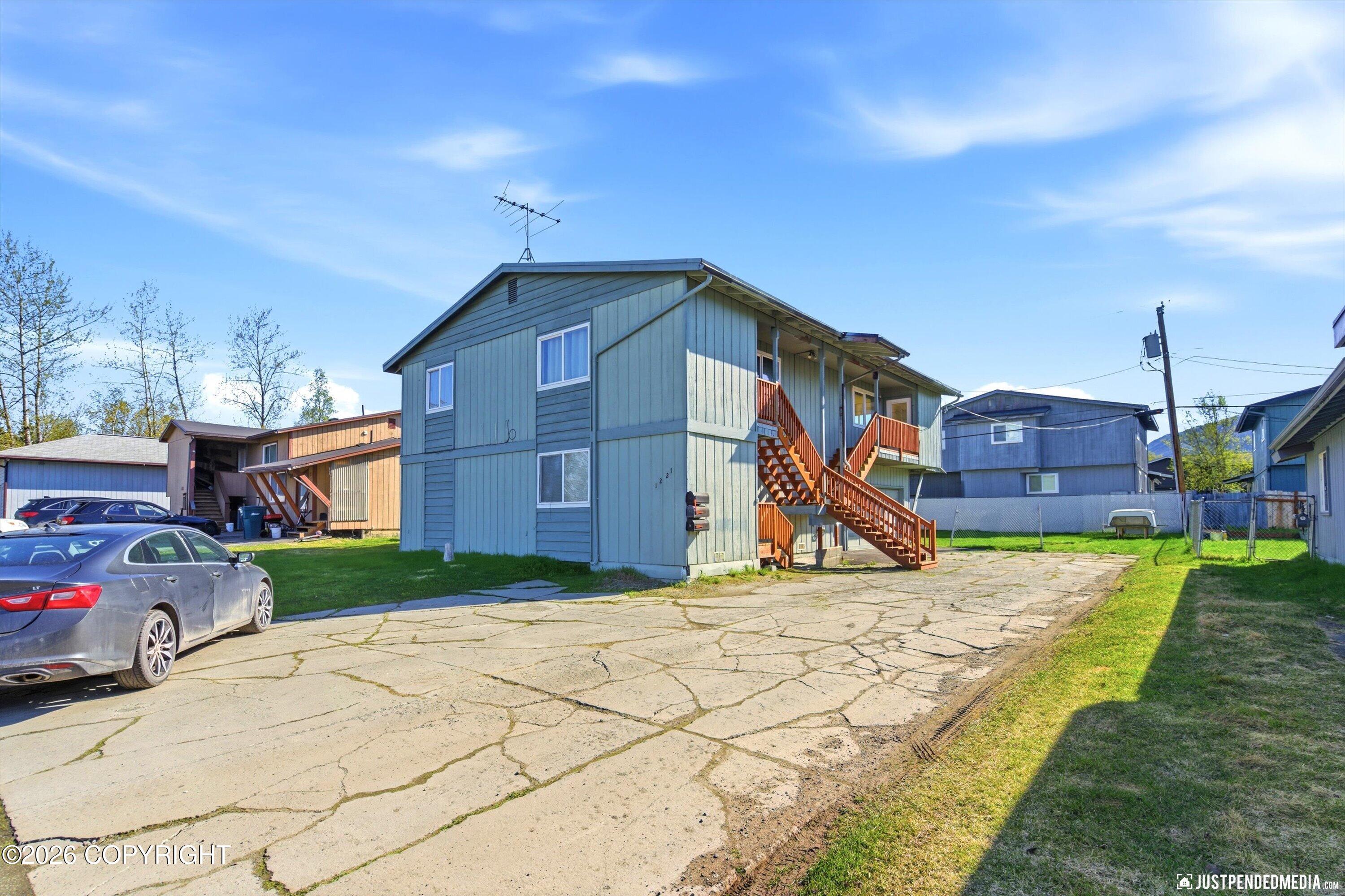 1221 Friendly Lane Property Photo 2