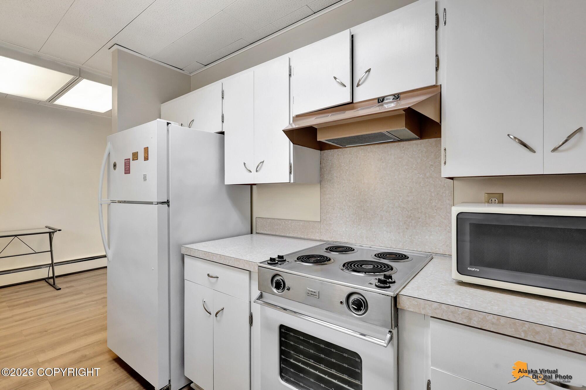 1563 E Tudor Road Property Photo 8